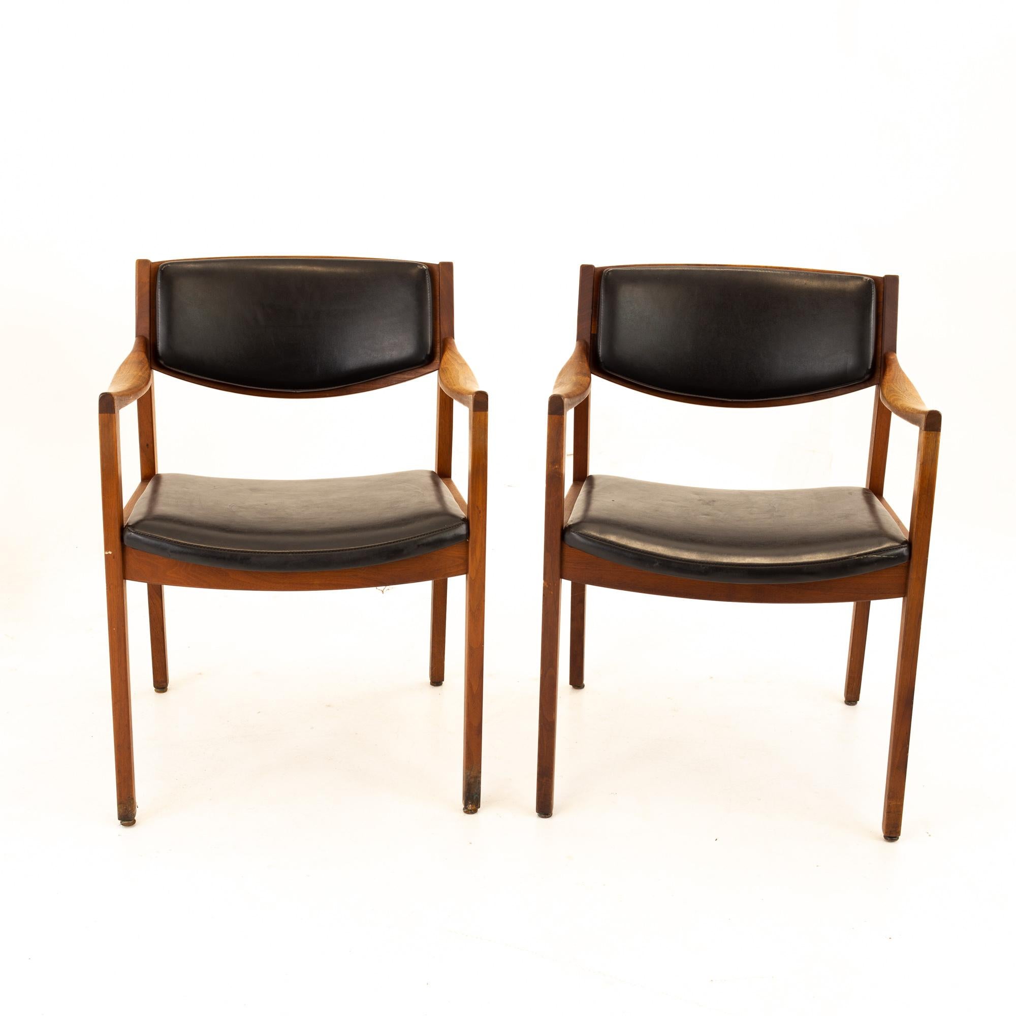 Gunlocke midcentury walnut and black leather chairs, pair
Each chair measures: 22.25 wide x 23 deep x 31 high, with a seat height of 19.25 inches 

All pieces of furniture can be had in what we call restored vintage condition. That means the