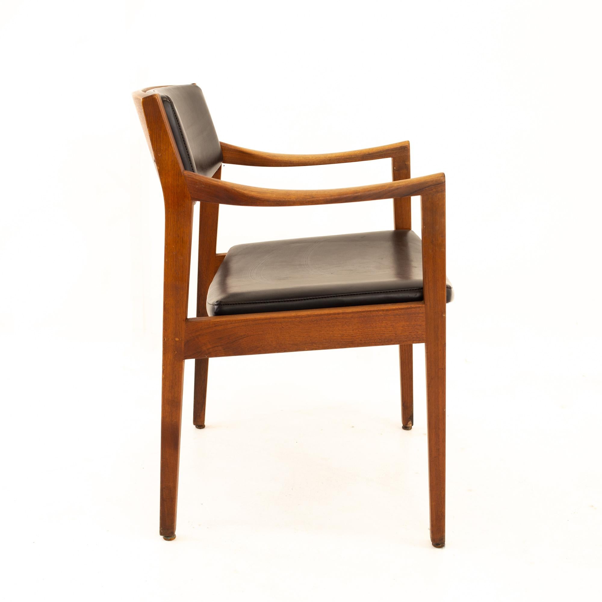 Mid-Century Modern Gunlocke Midcentury Walnut and Black Leather Occassional Chairs, Pair