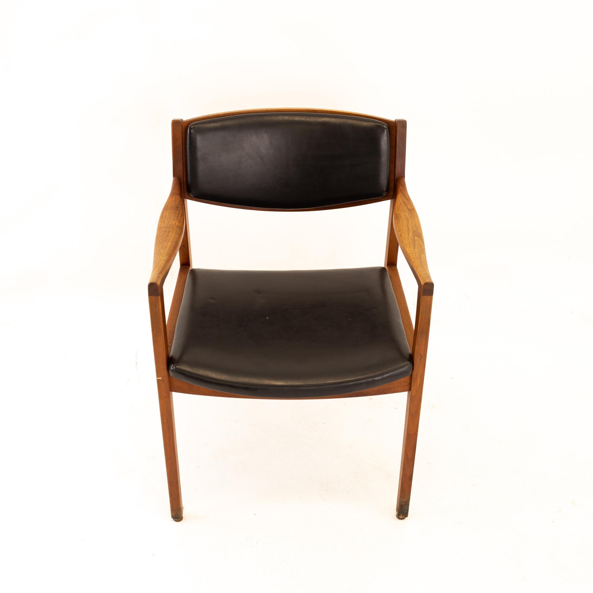 Upholstery Gunlocke Midcentury Walnut and Black Leather Occassional Chairs, Pair