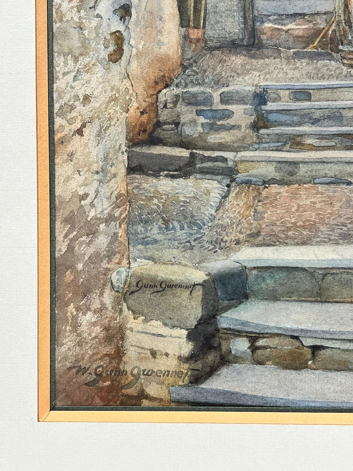 Die Cottage-Treppe
Von Gunn Gwennet (britisch, Anfang 1900er Jahre)
signierte Aquarellmalerei auf Papier in einem Rahmen.
Gerahmt: 21 x 18 Zoll
Bild: 14 x 9,75 Zoll
Provenienz: Privatsammlung, England 
Zustand: insgesamt sehr gut