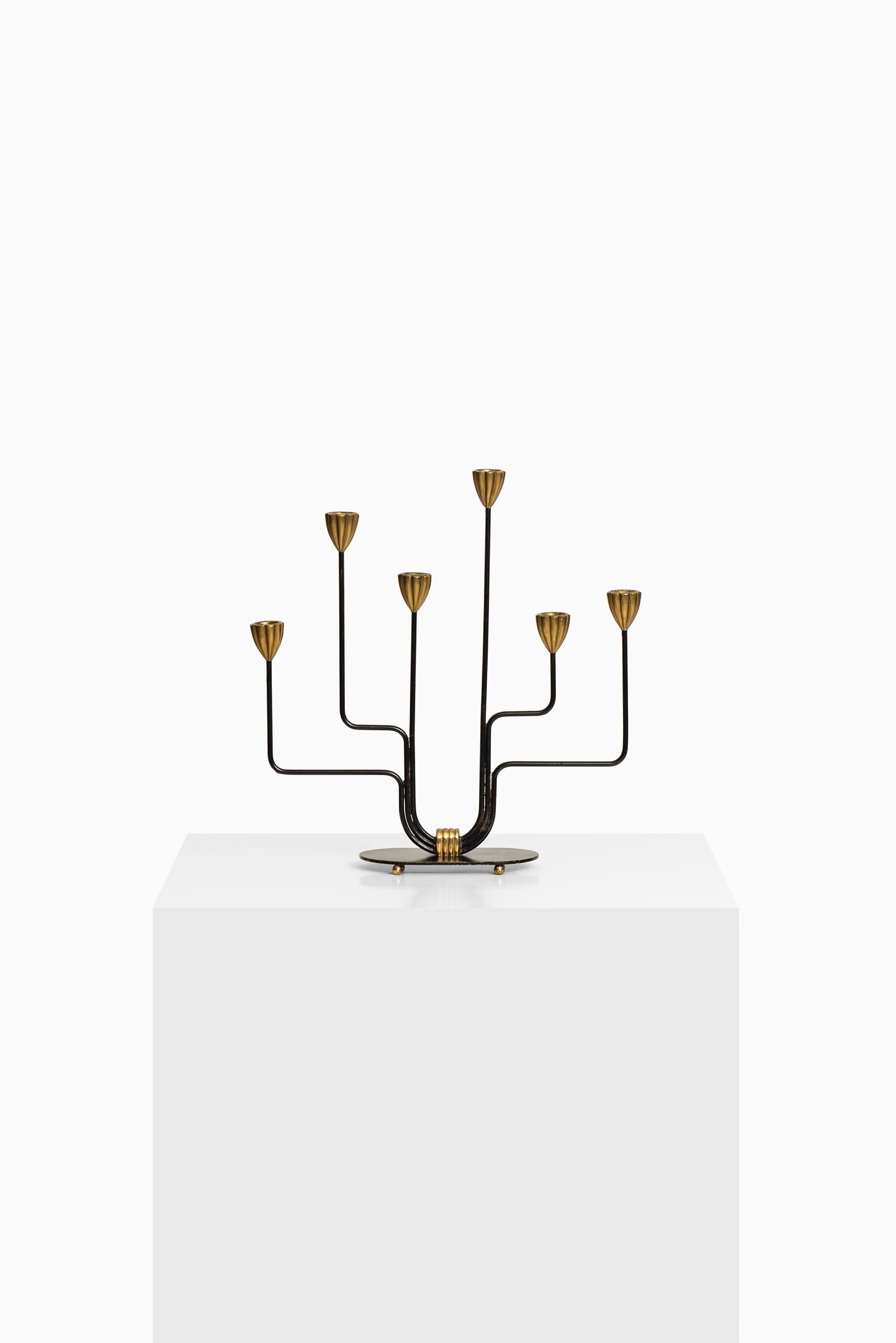 Gunnar Ander Früher Kerzenleuchter Hergestellt von Ystad Metall in Schweden (Skandinavische Moderne) im Angebot