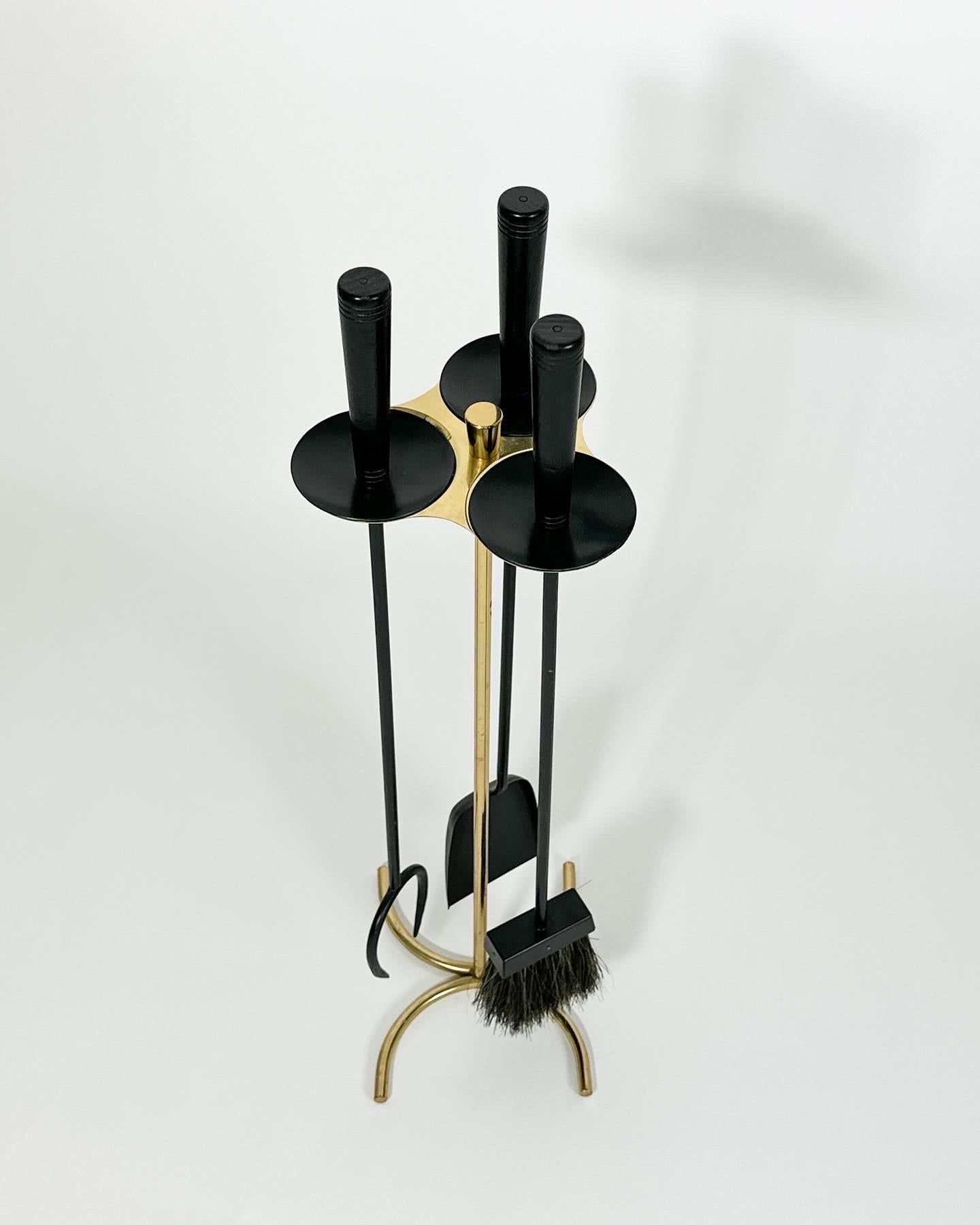 Gunnar Ander Herramientas para chimenea Latón Metal Pelo de caballo Ystad Metall Suecia Años 60 Moderno de mediados de siglo en venta