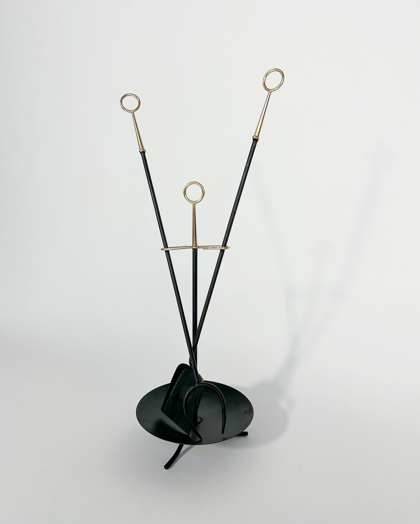 Gunnar Ander fireplace tools in black lacquered steel & brass, introduced in 1959, made by Ystad-Metall in Sweden.

The brass parts have been slightly polished, the black lacquered base is in very good condition.

Height: 70 cm
Diameter base: 23 cm