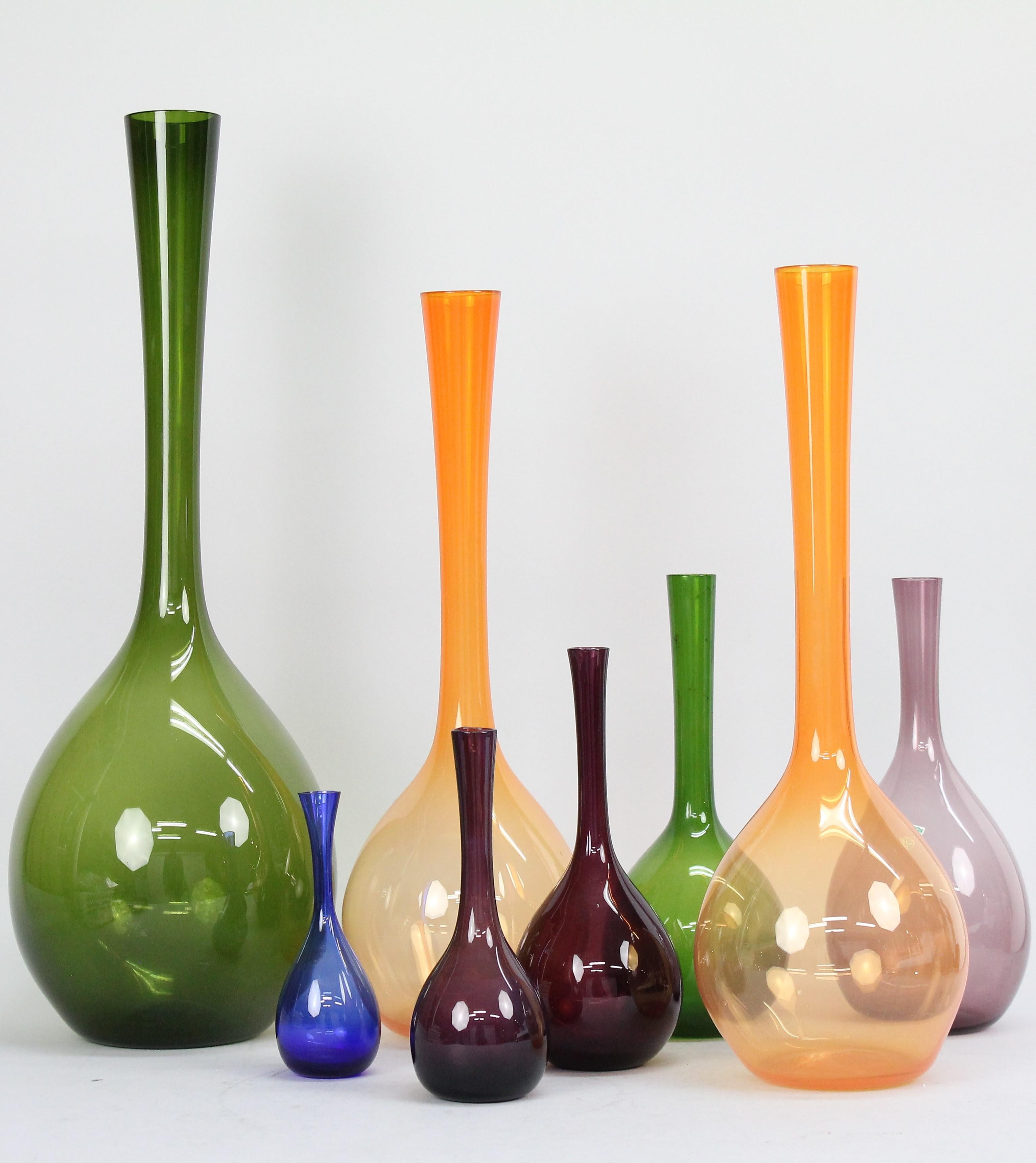 Suédois Groupe de 8 vases en verre de Gunnar Ander pour Elme Glasbruk, Suède, années 1960 en vente