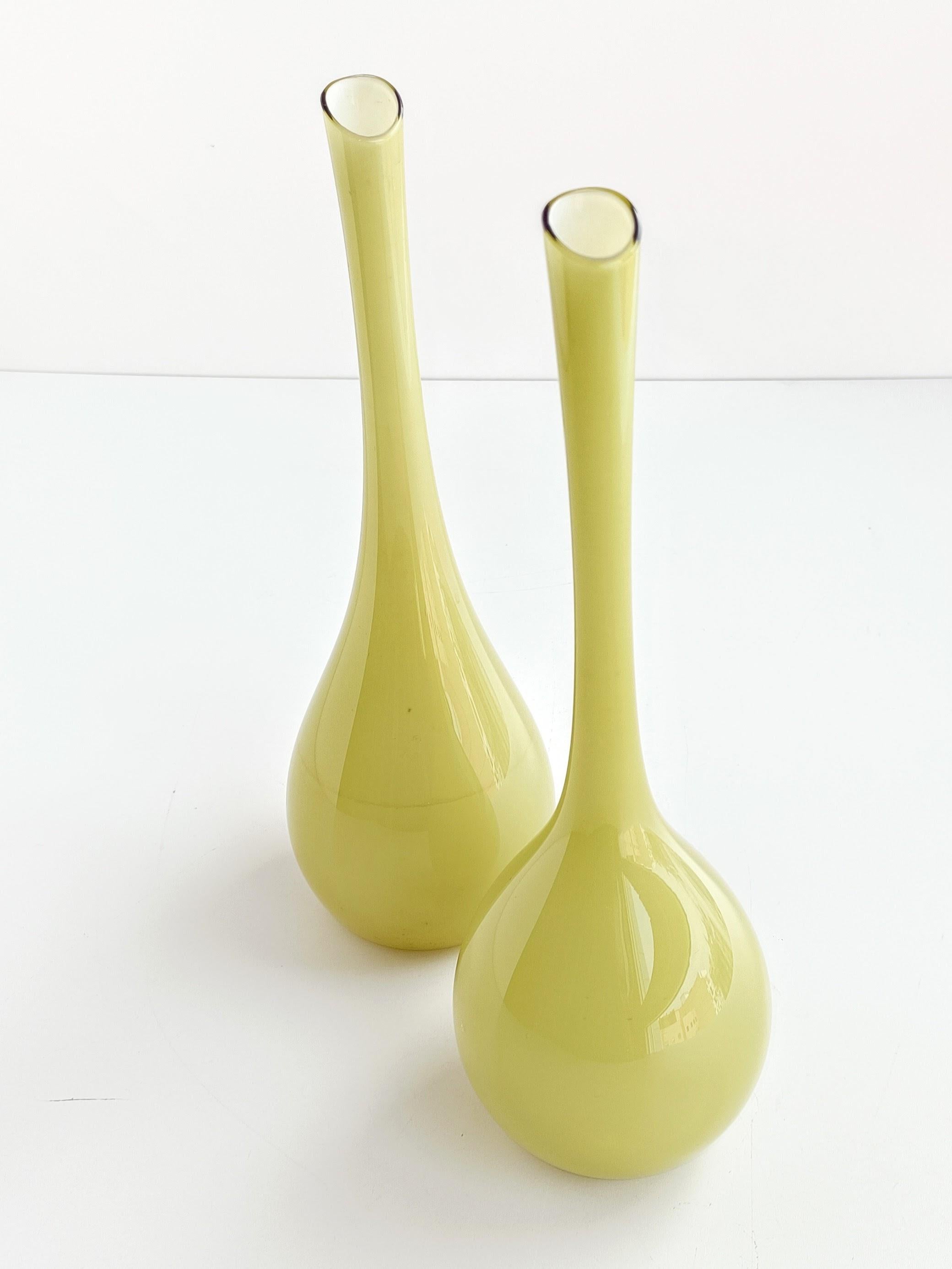 Scandinavian Modern by Gunnar Ander for Lindshammar Pair of Glass Vases, 1950s For Sale 3