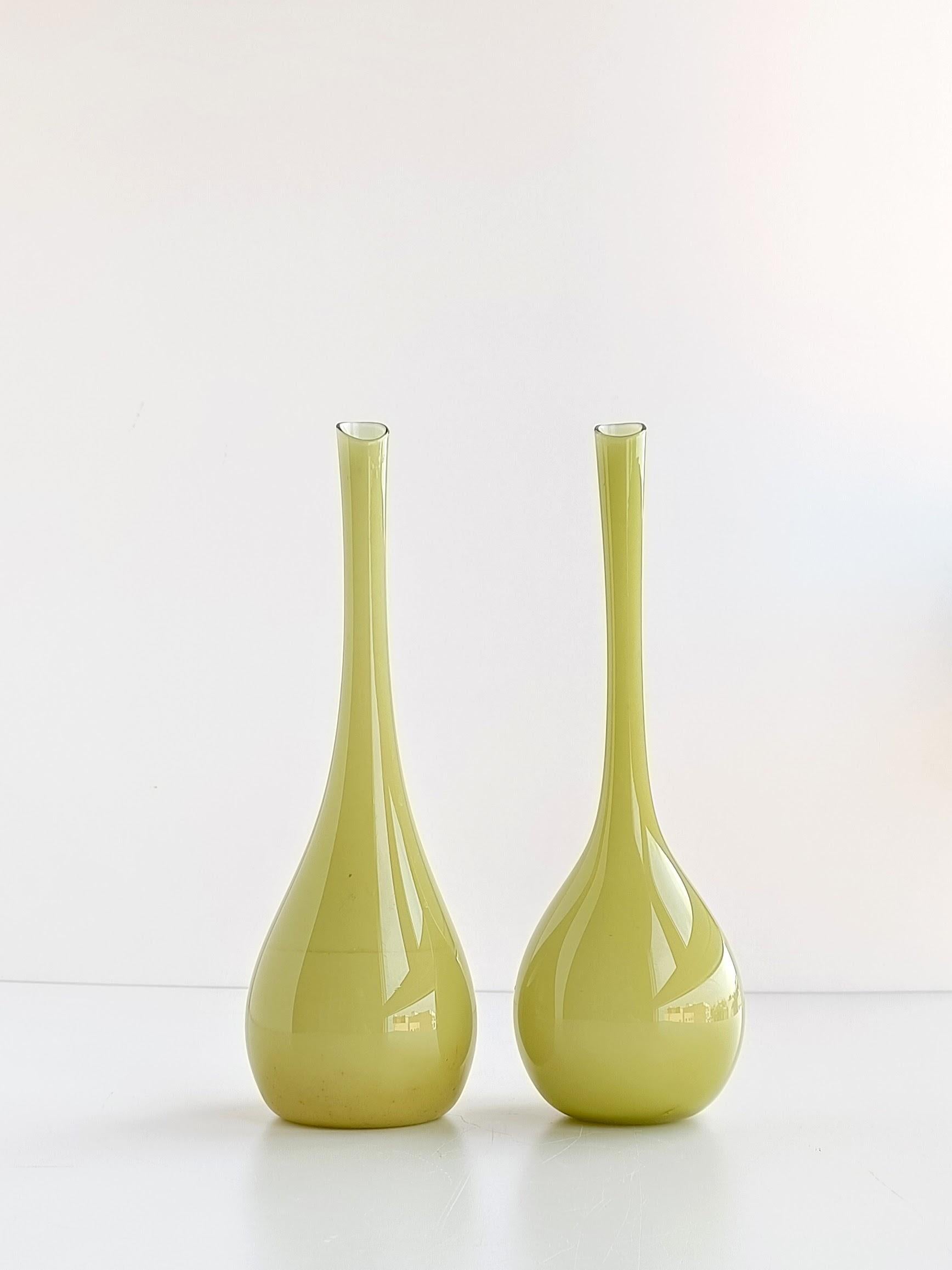Scandinavian Modern by Gunnar Ander for Lindshammar Pair of Glass Vases, 1950s For Sale 1