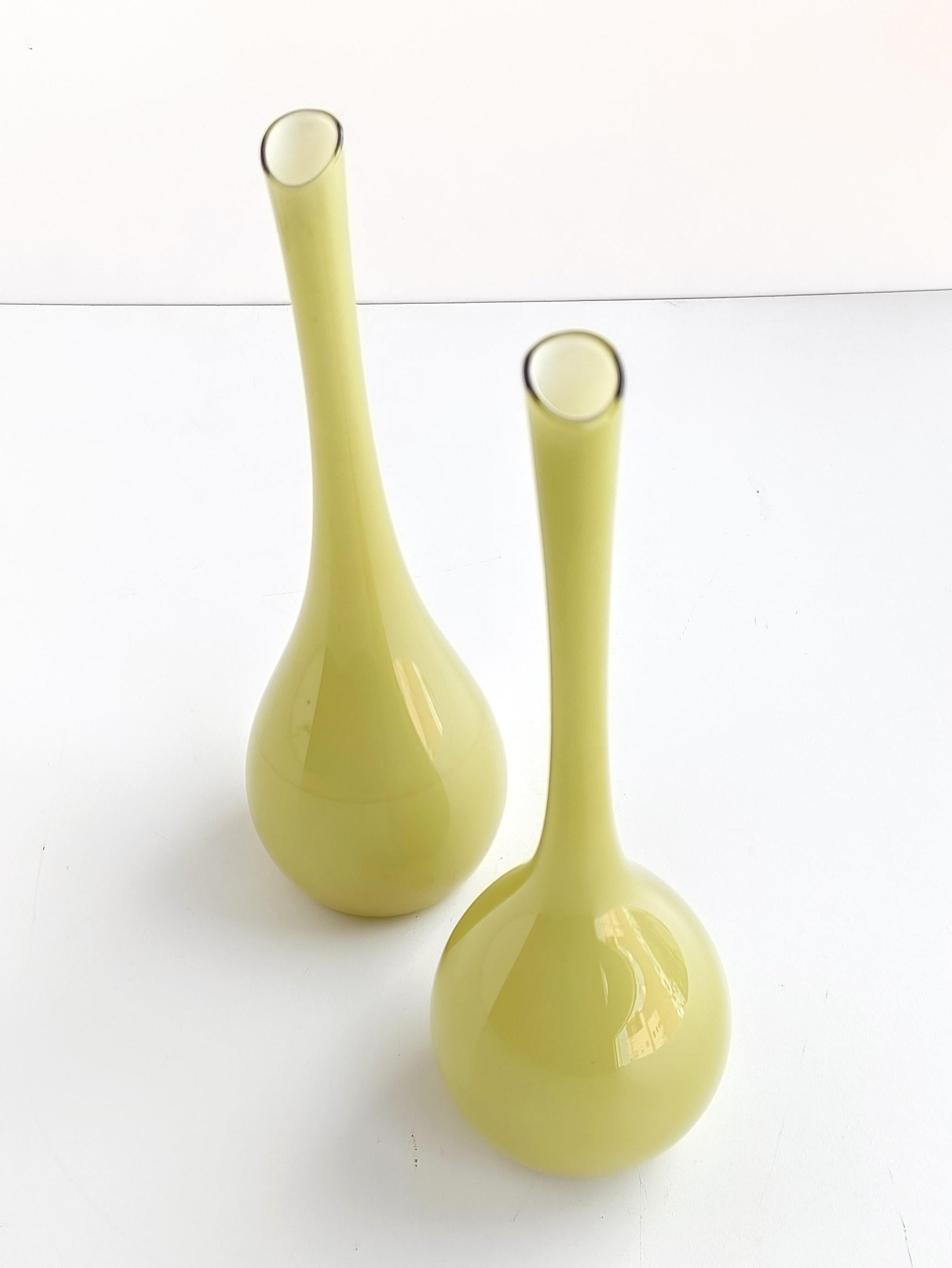 Scandinavian Modern by Gunnar Ander for Lindshammar Pair of Glass Vases, 1950s For Sale 2