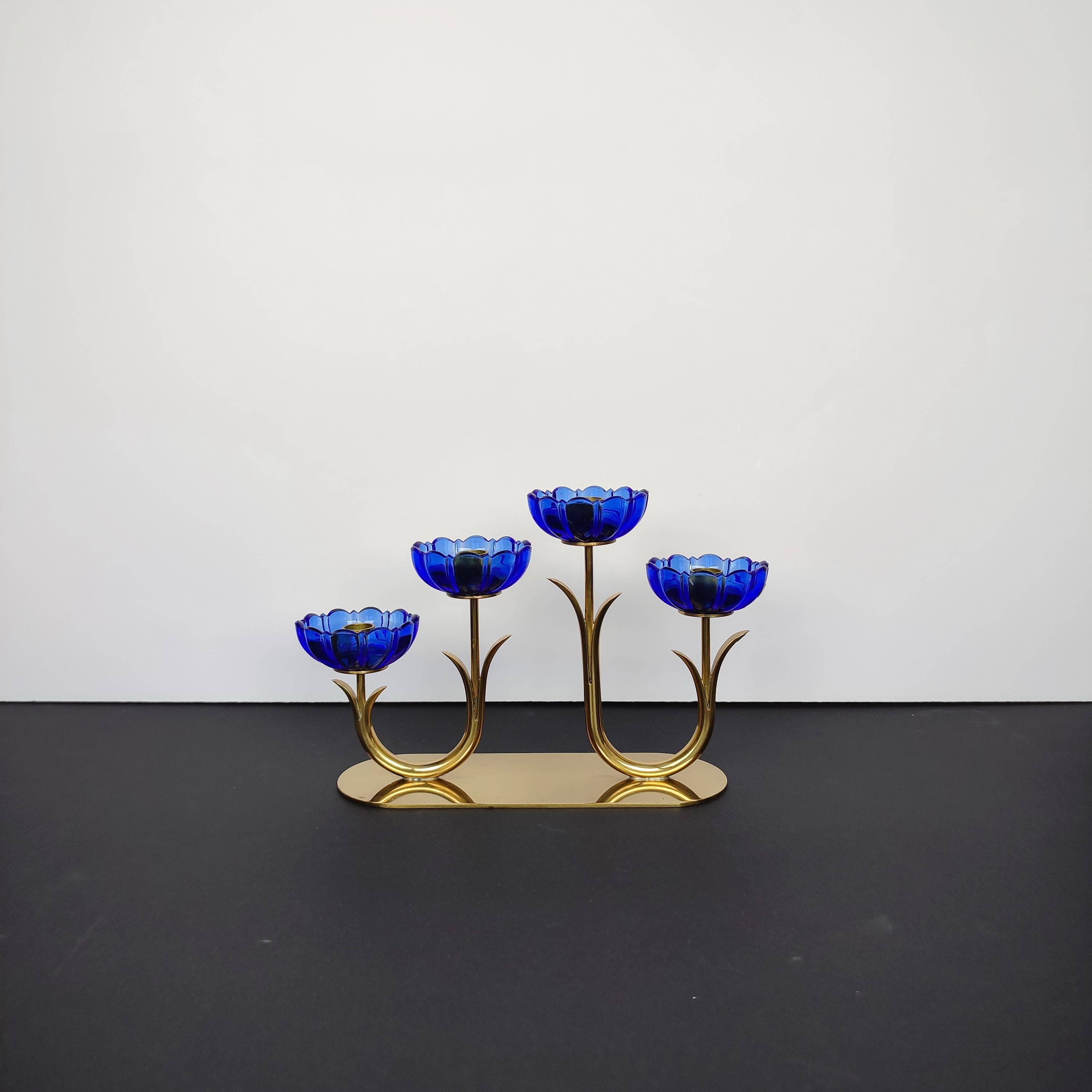 Scandinave moderne Gunnar Ander pour Ystad Metall, chandelier en laiton et verre d'art bleu en vente