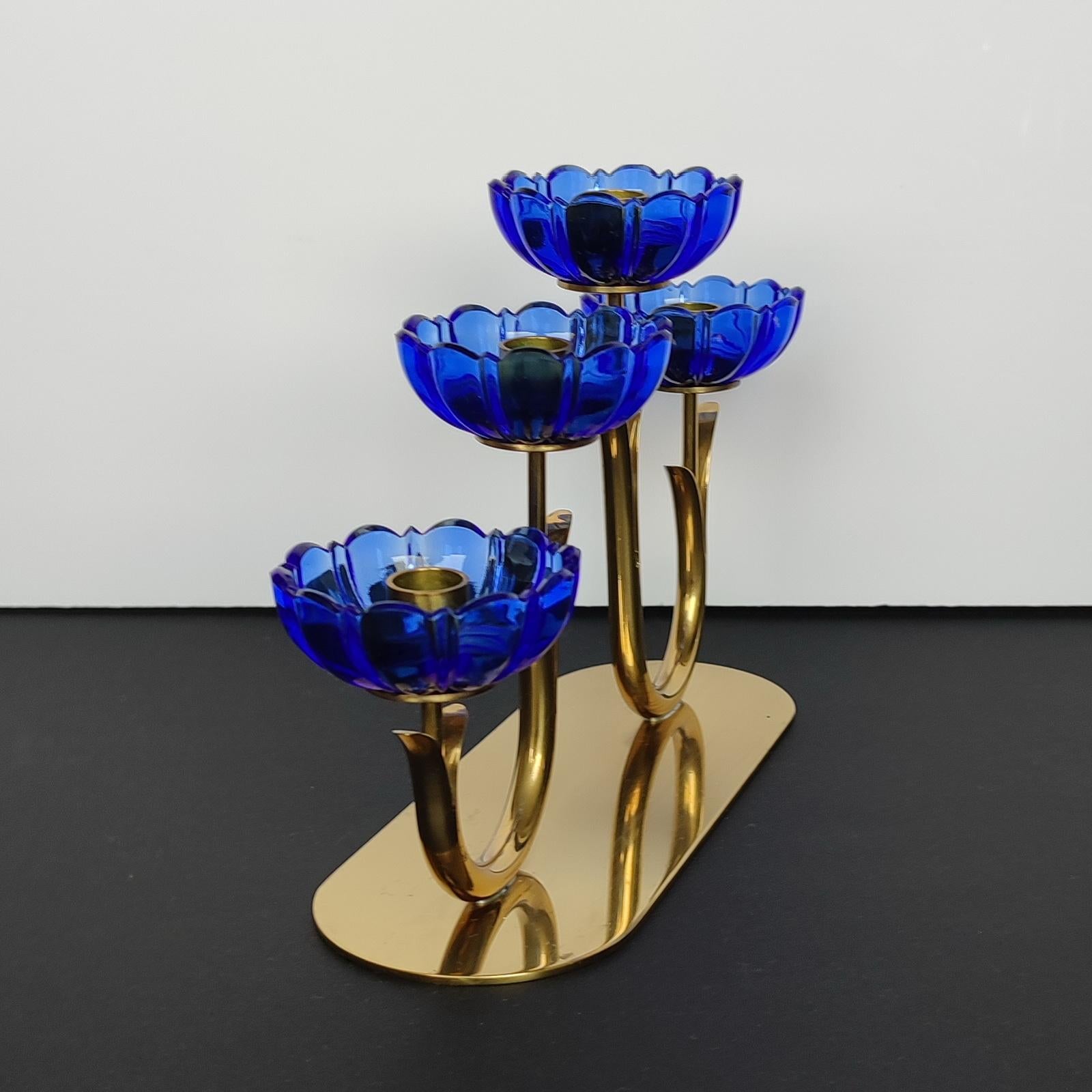 Gunnar Ander pour Ystad Metall, chandelier en laiton et verre d'art bleu en vente 2