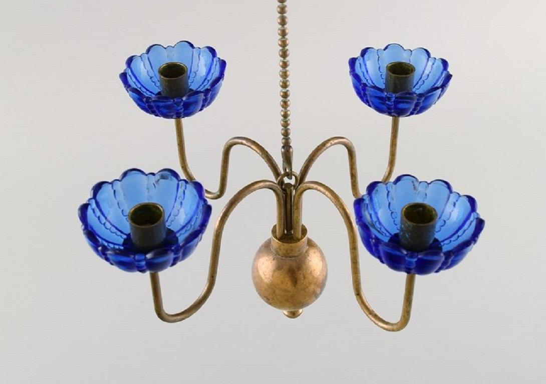 Swedish Gunnar Ander for Ystad Metall. Chandelier for 4 Candles in Brass and Art Glass