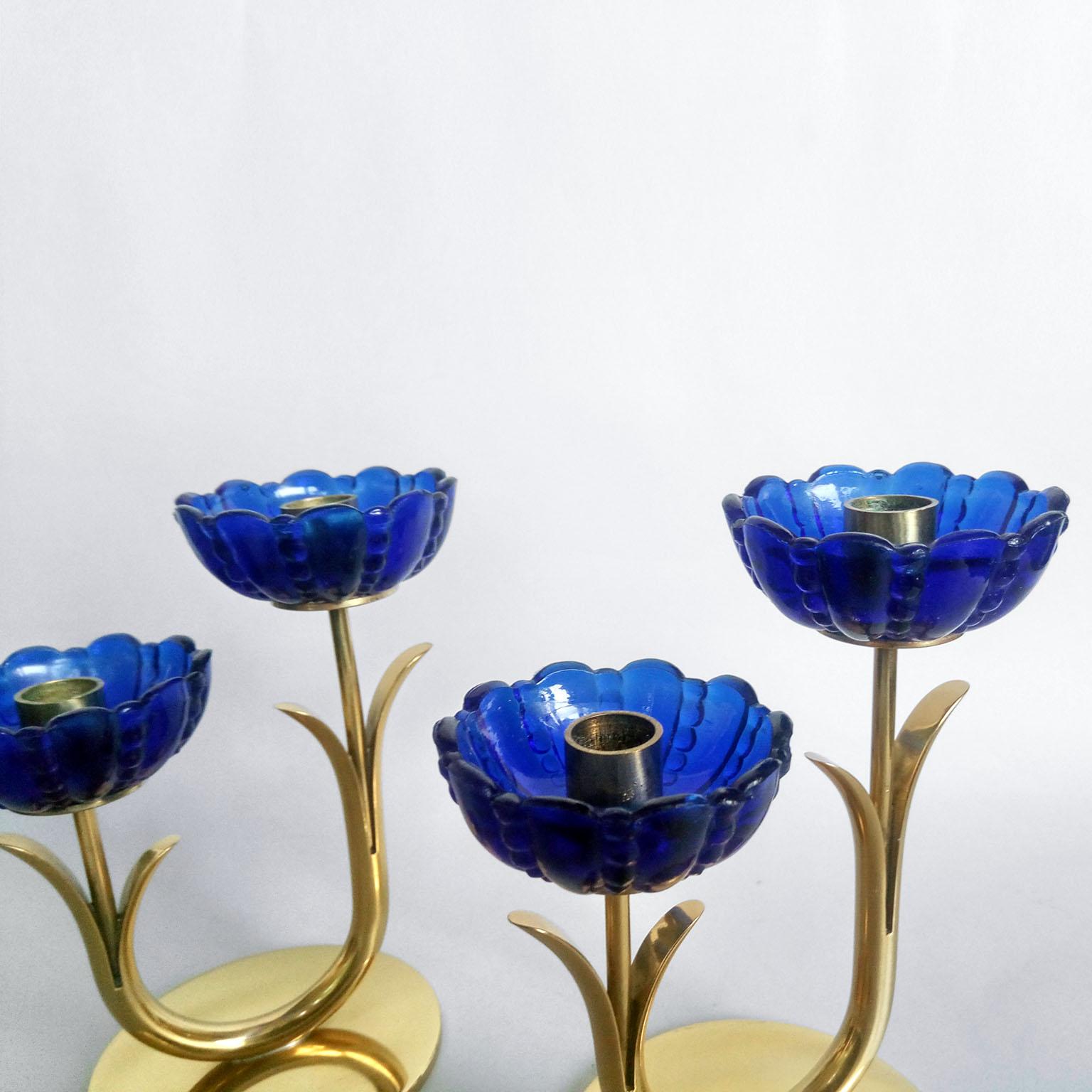 Gunnar Ander for Ystad Metall, Pair of Brass and Blue Glass Candlestick In Good Condition In Bochum, NRW