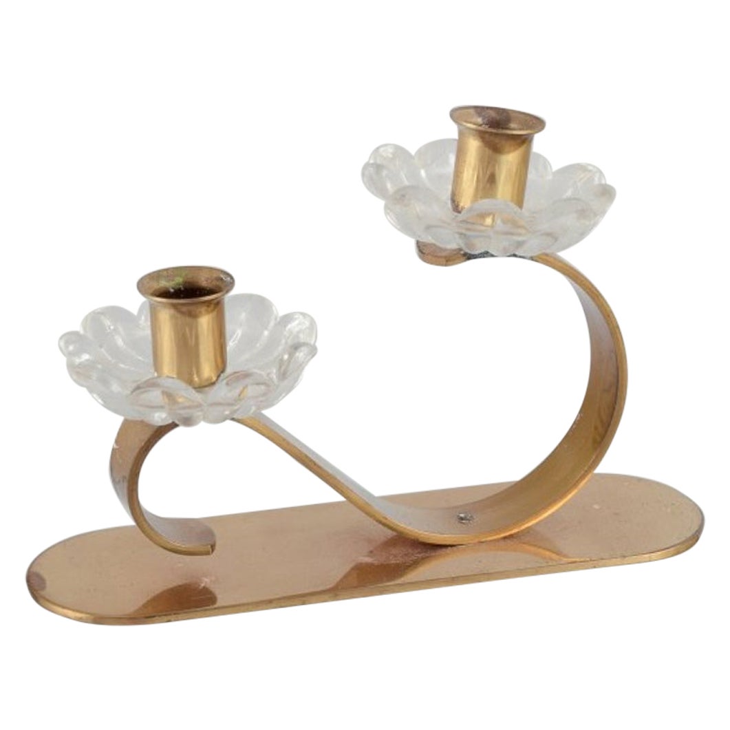 Gunnar Ander pour Ystad-Metall, Suède. Porte-bougies en laiton et verre.