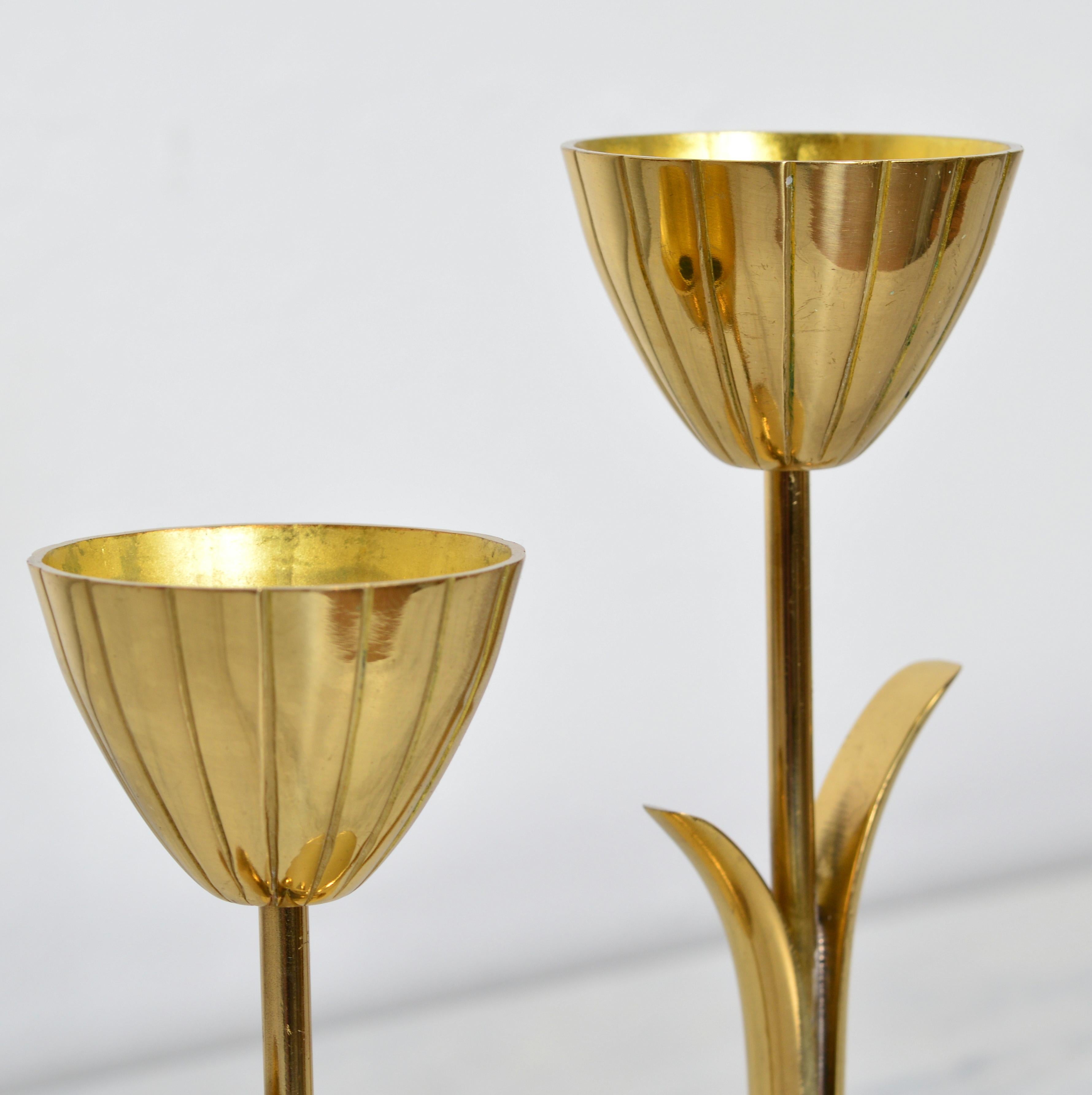Gunnar Ander para Ystad Metall Candelabro de latón de dos brazos Años 50 Latón en venta