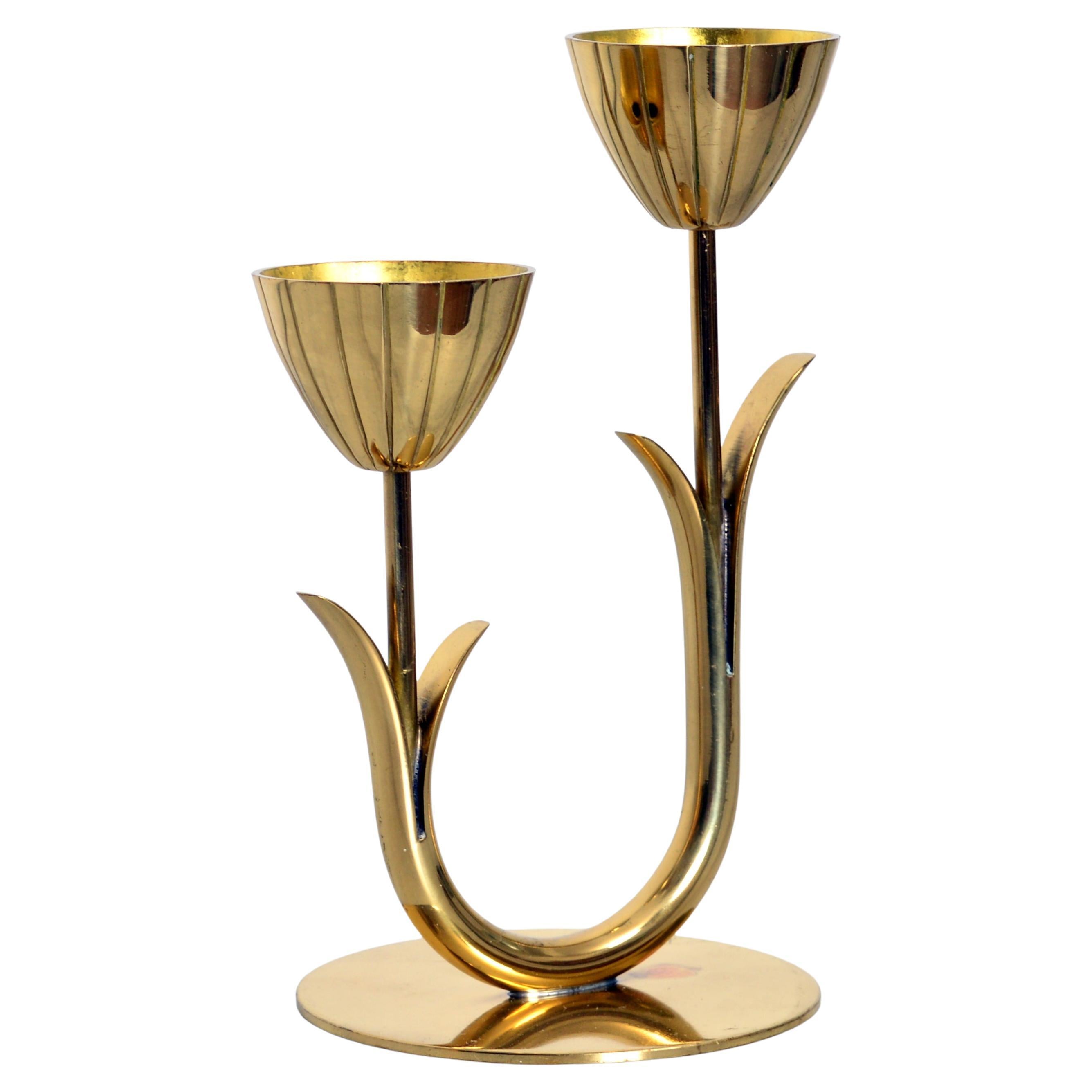 Gunnar Ander para Ystad Metall Candelabro de latón de dos brazos Años 50 en venta