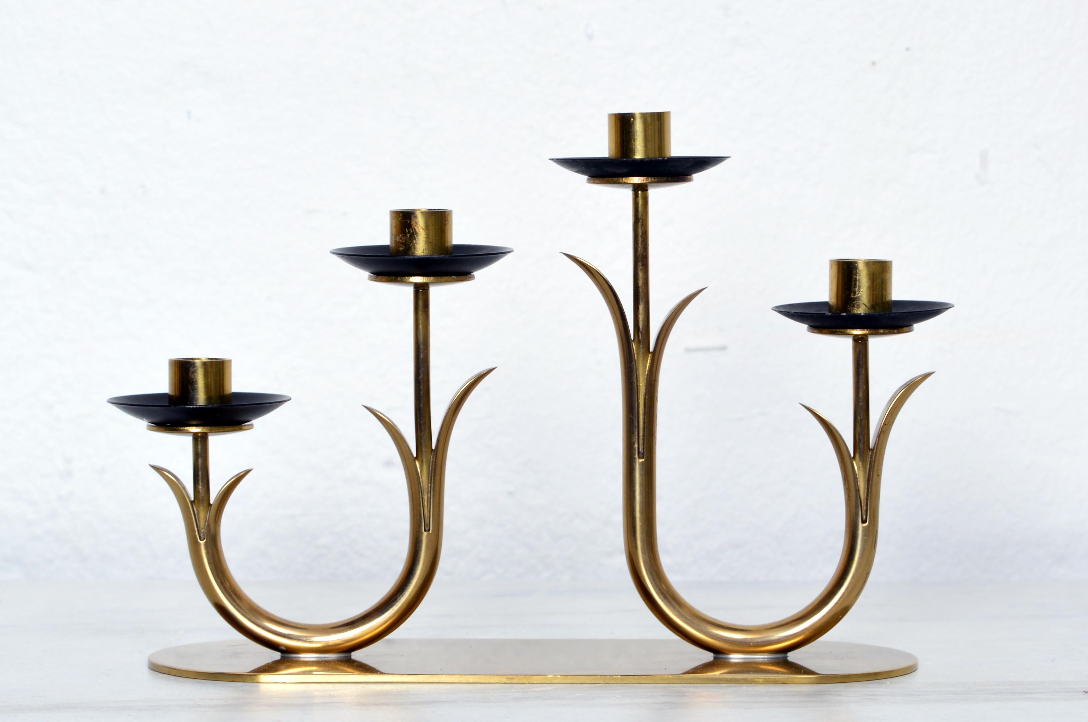 Candelabro de latón y metal diseñado por Gunnar Ander y producido por Ystad-Metall, Suecia, década de 1950.

se adapta a velas de 0.45
