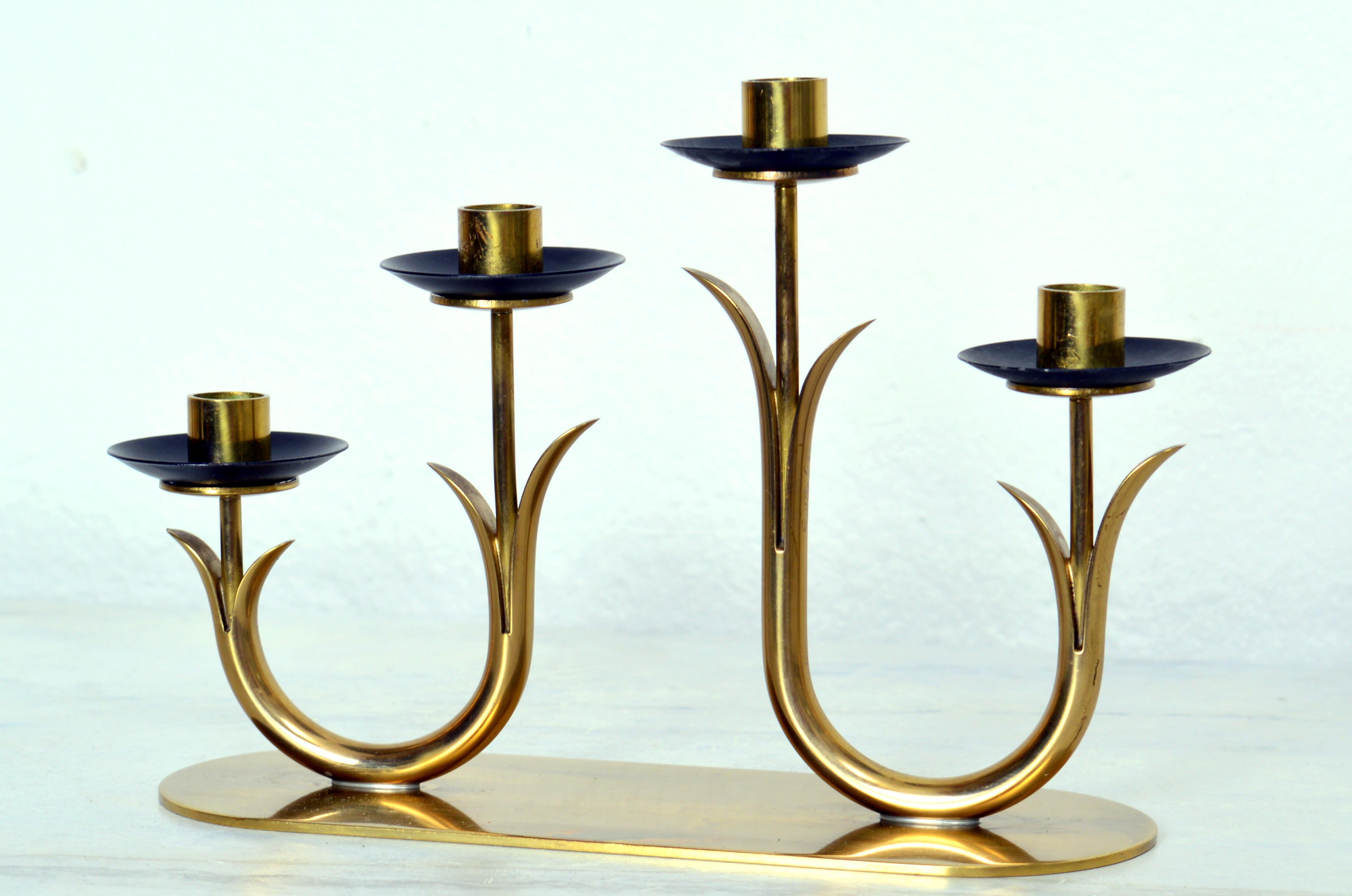 Gunnar Ander Pequeño Candelabro Latón Ystad Metall Suecia, Años 50 en Bueno estado para la venta en Stockholm, SE