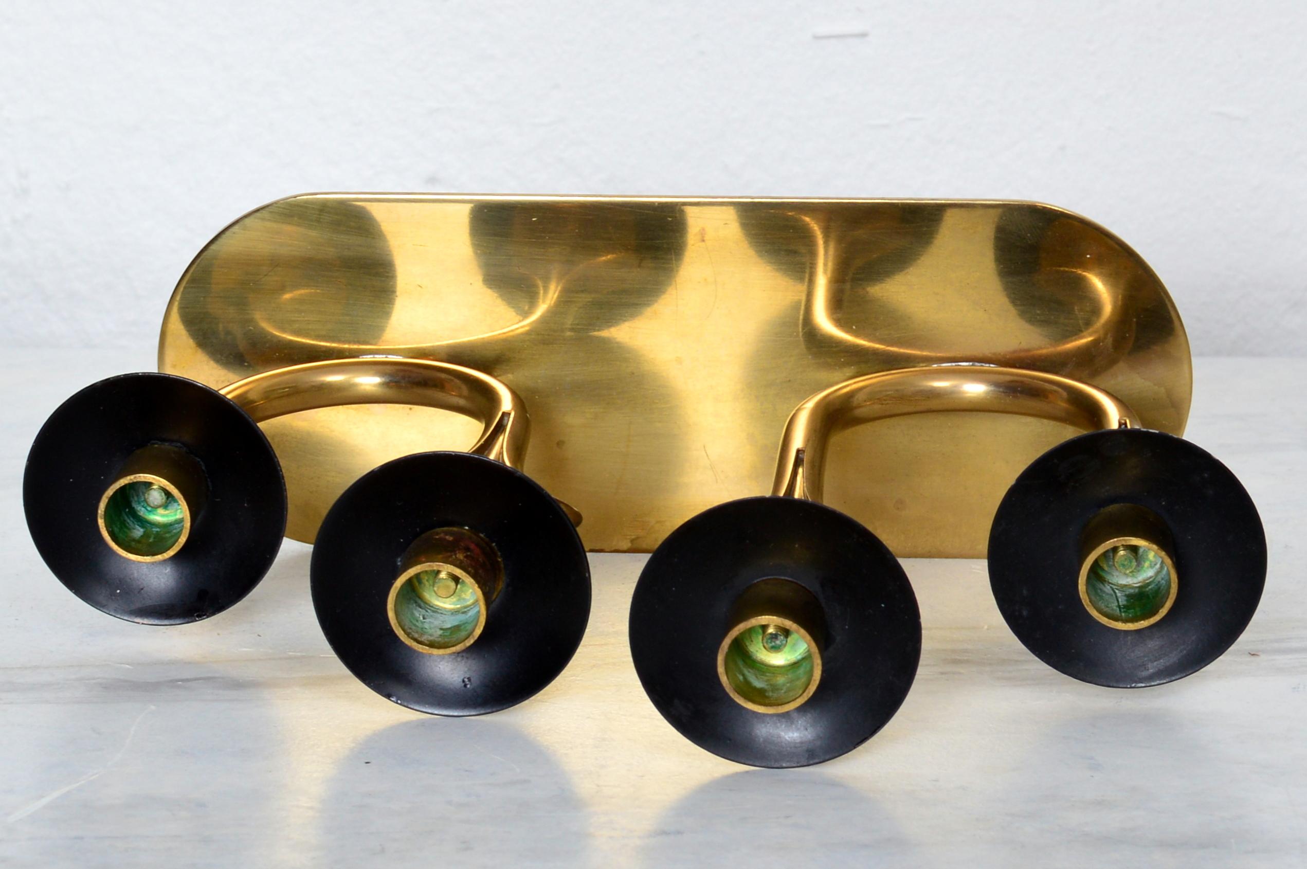 Gunnar Ander Pequeño Candelabro Latón Ystad Metall Suecia, Años 50 en venta 1