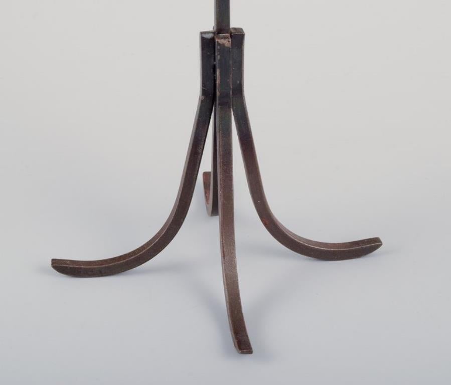 Gunnar Ander, designer svedese. Coppia di candelieri in ghisa. 1960s in vendita 1