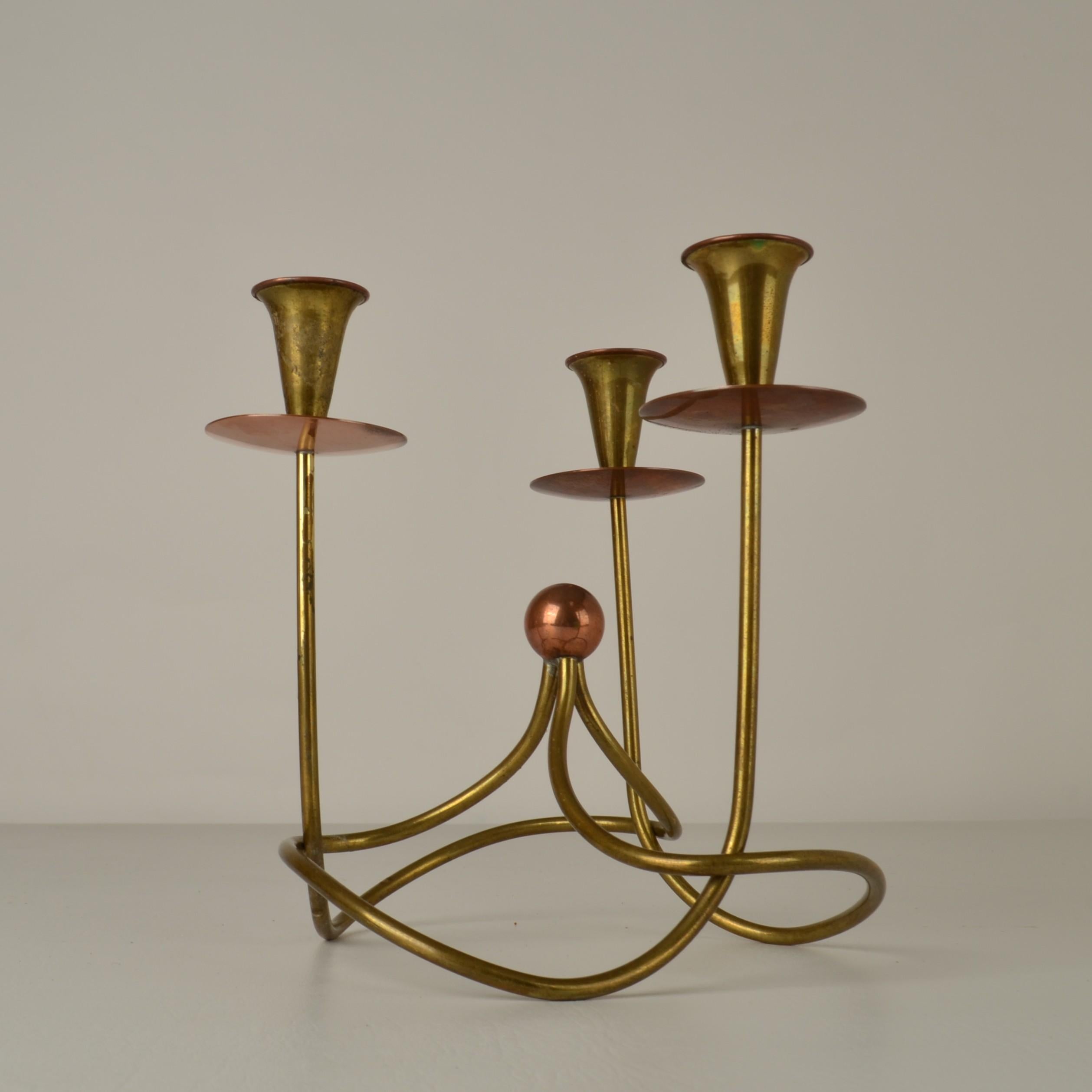 Scandinavo moderno Candelabro a tre bracci di Gunnar Ander in rame e ottone in vendita