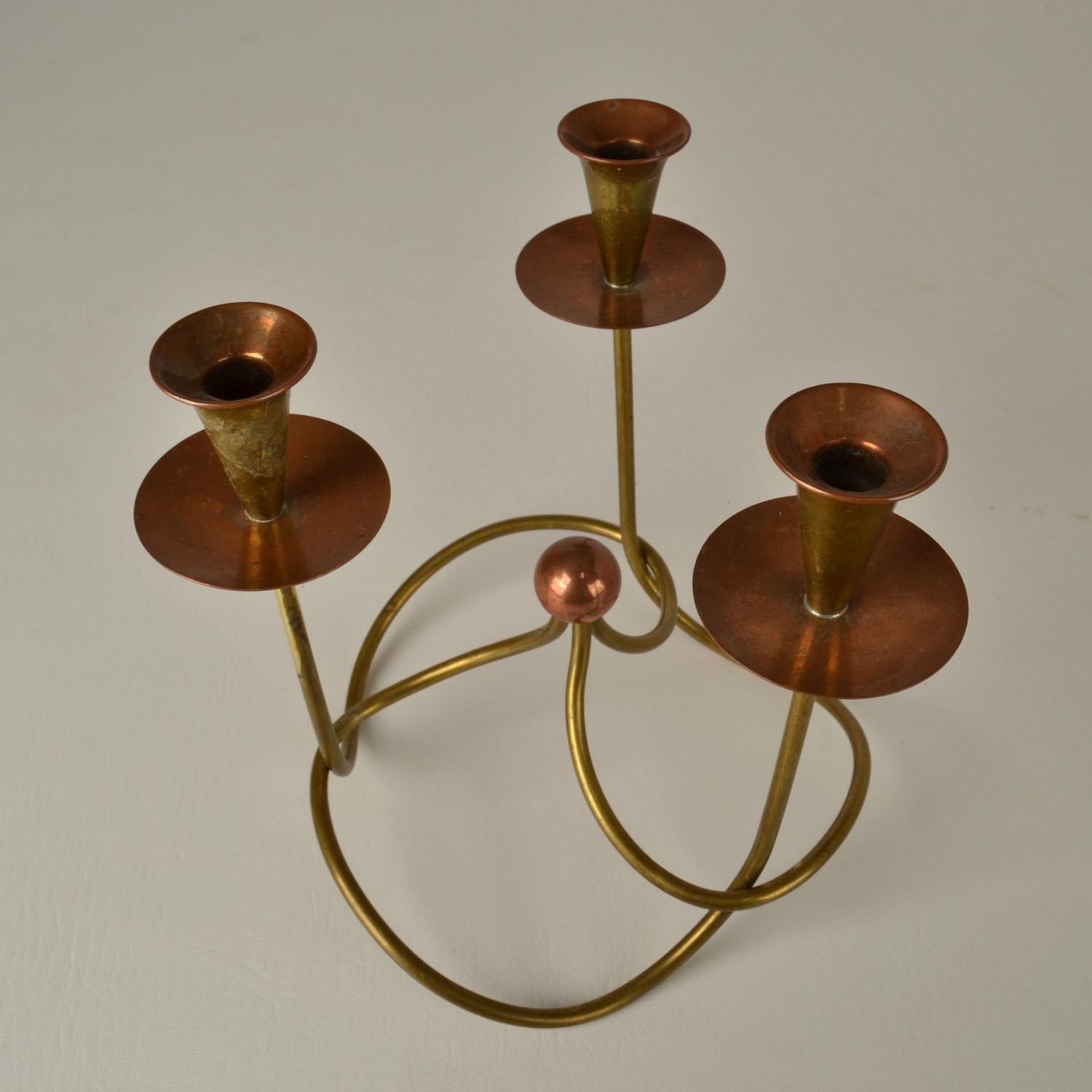 Metà XX secolo Candelabro a tre bracci di Gunnar Ander in rame e ottone in vendita