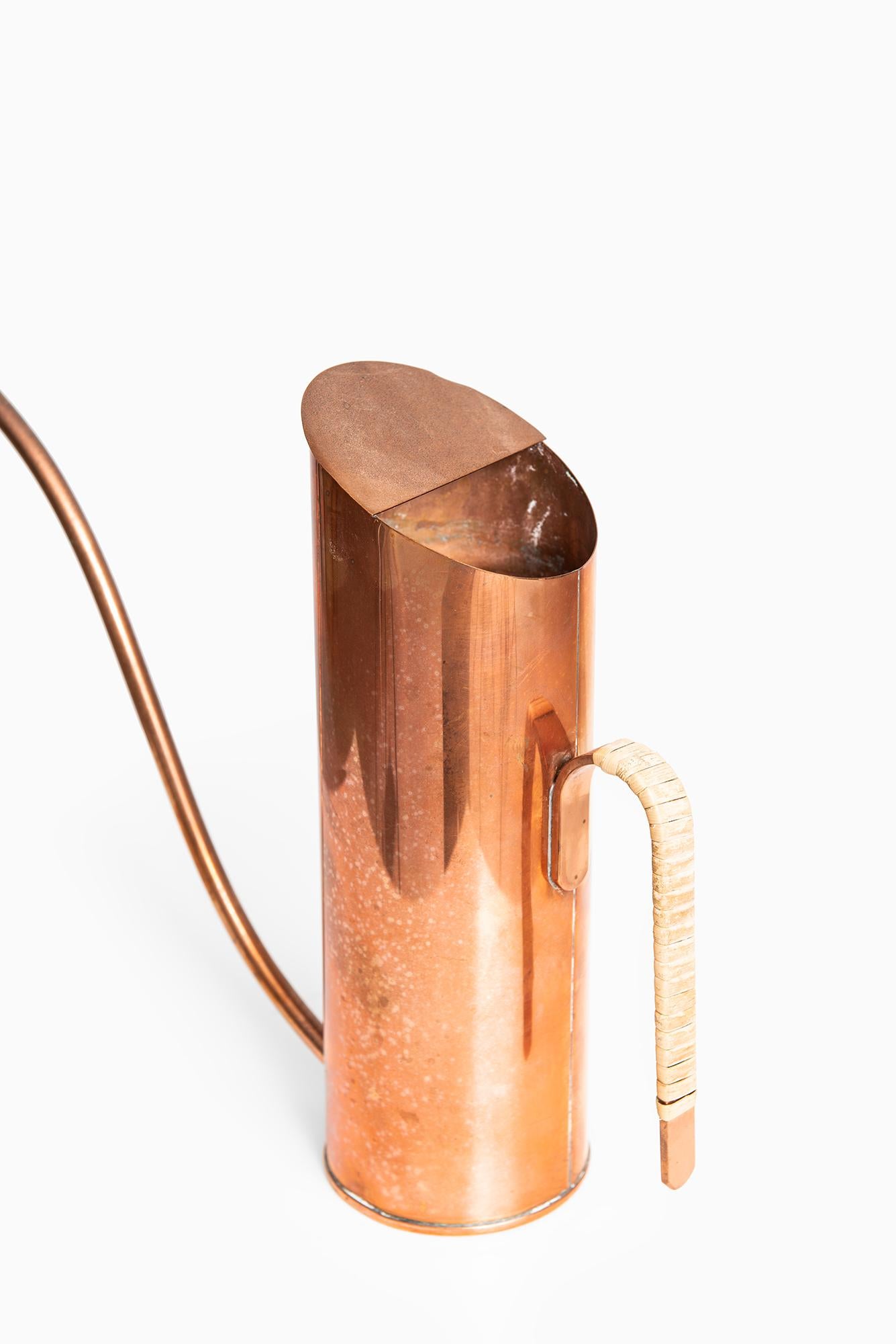 Wasserkrug entworfen von Gunnar Ander. Produziert von Ystad Metall in Schweden.