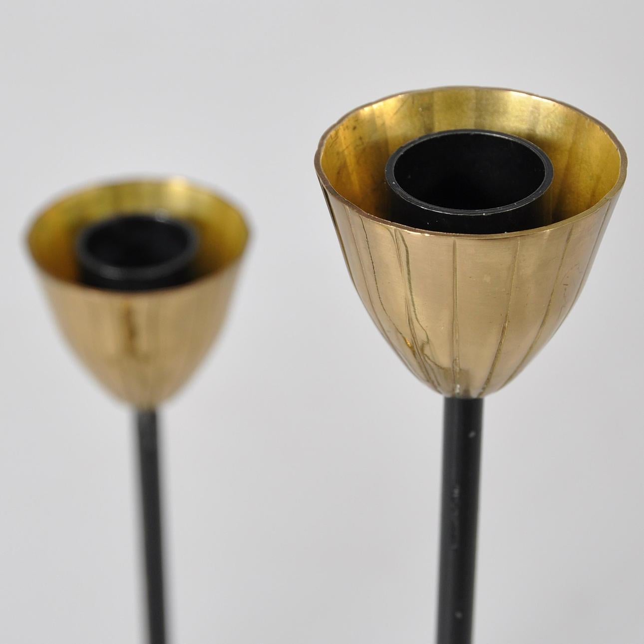Scandinavo moderno Gunnar Ander per Ystad-Metall, candelabro in ottone e ferro di metà secolo, Svezia in vendita