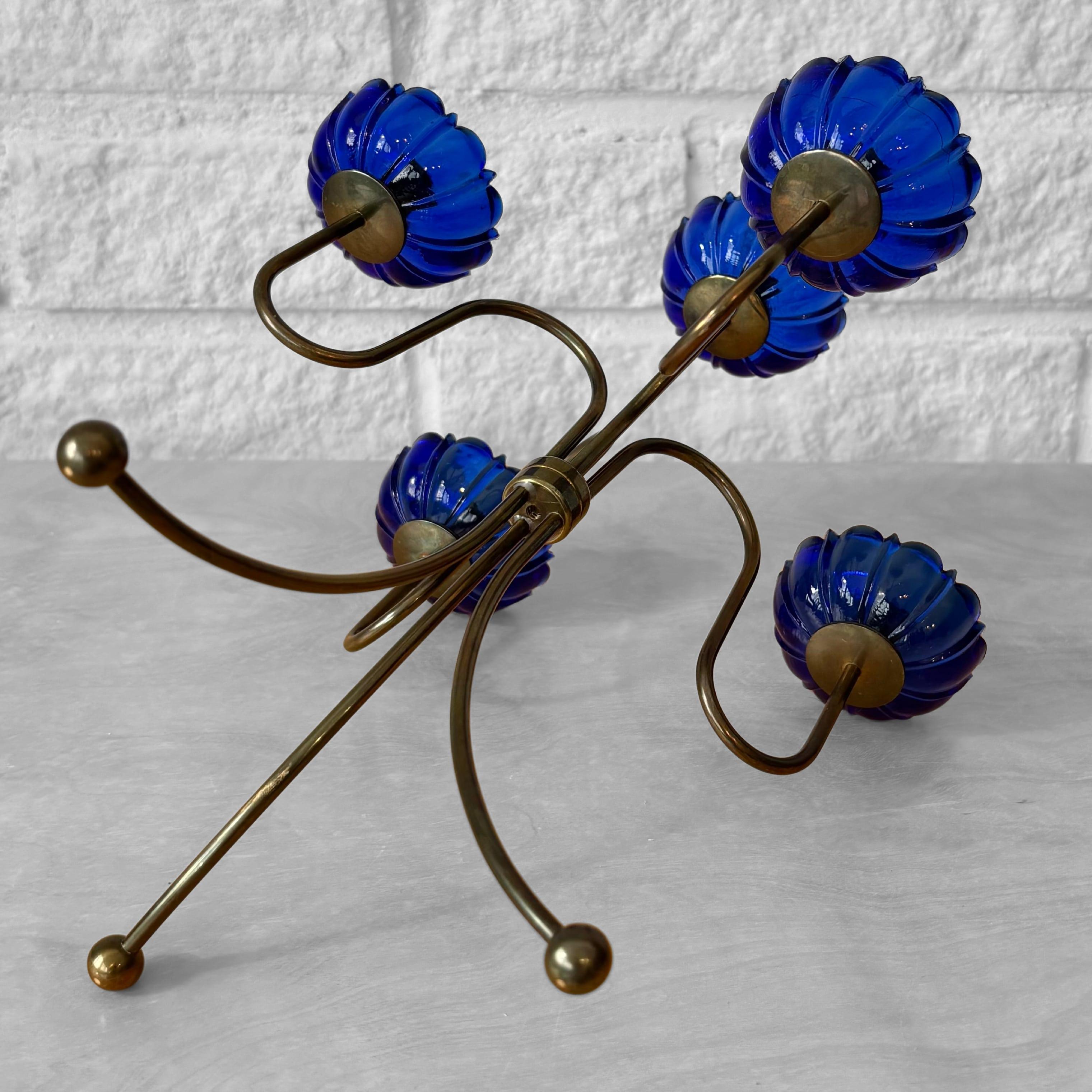 Gunnar Ander, Ystad-Metall, candeliere a candelabro, ottone e vetro, Svezia, anni '60 In condizioni buone in vendita a Forserum, SE