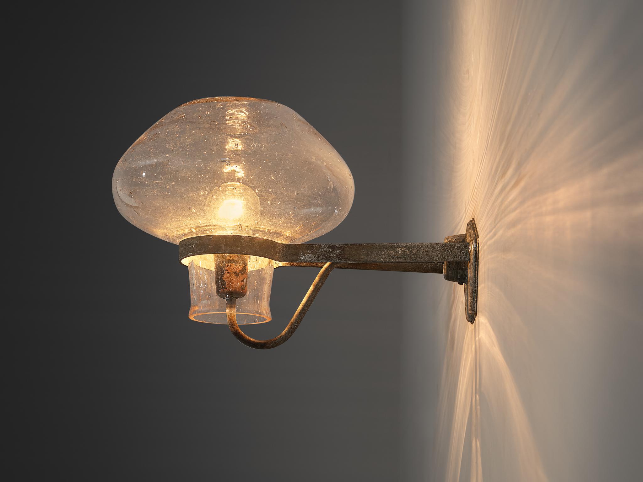 Scandinavo moderno Gunnar Asplund per ASEA Lampada da parete in vetro soffiato e metallo in vendita