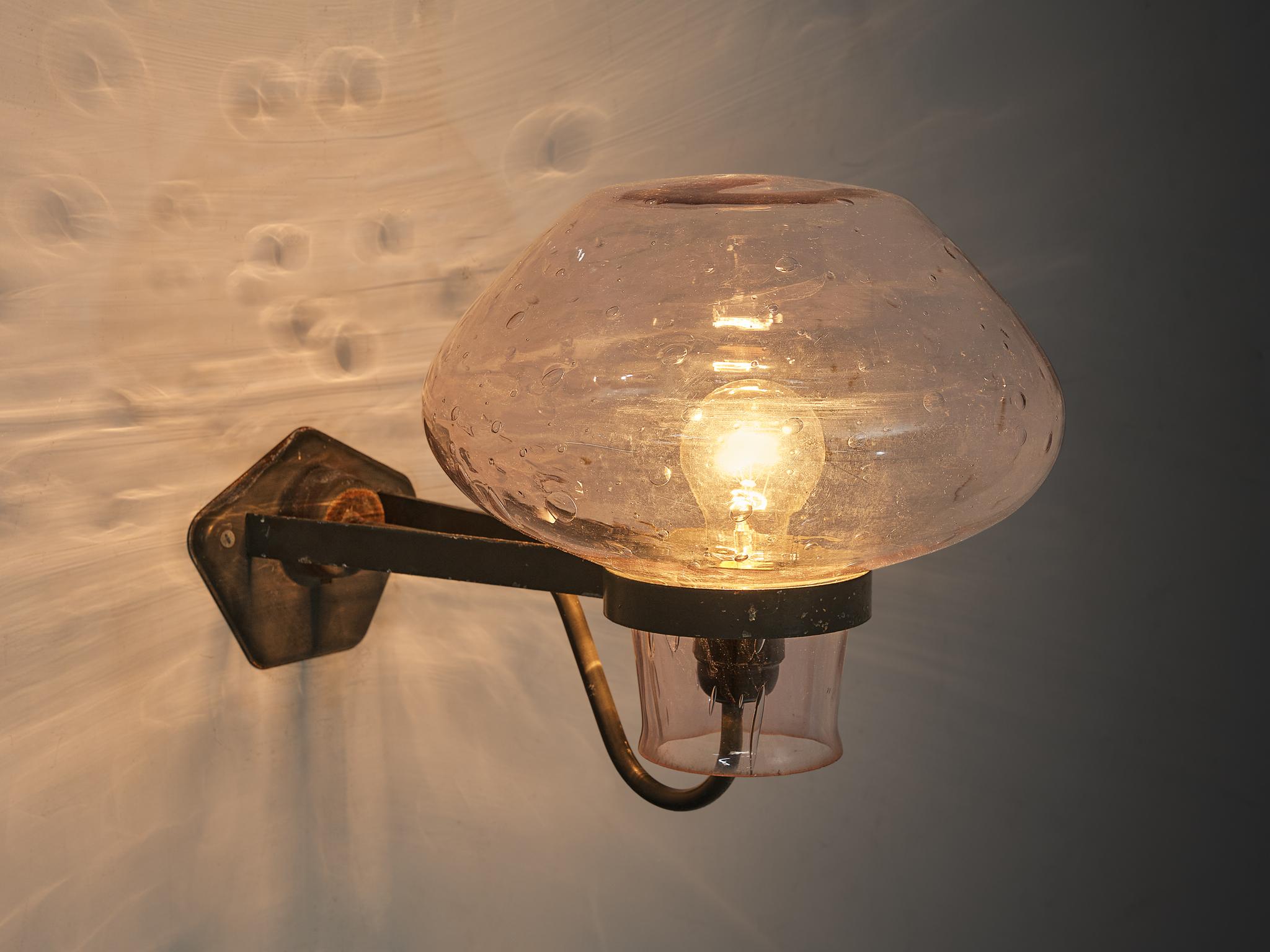 Milieu du XXe siècle Gunnar Asplund pour ASEA Applique en verre soufflé et métal en vente