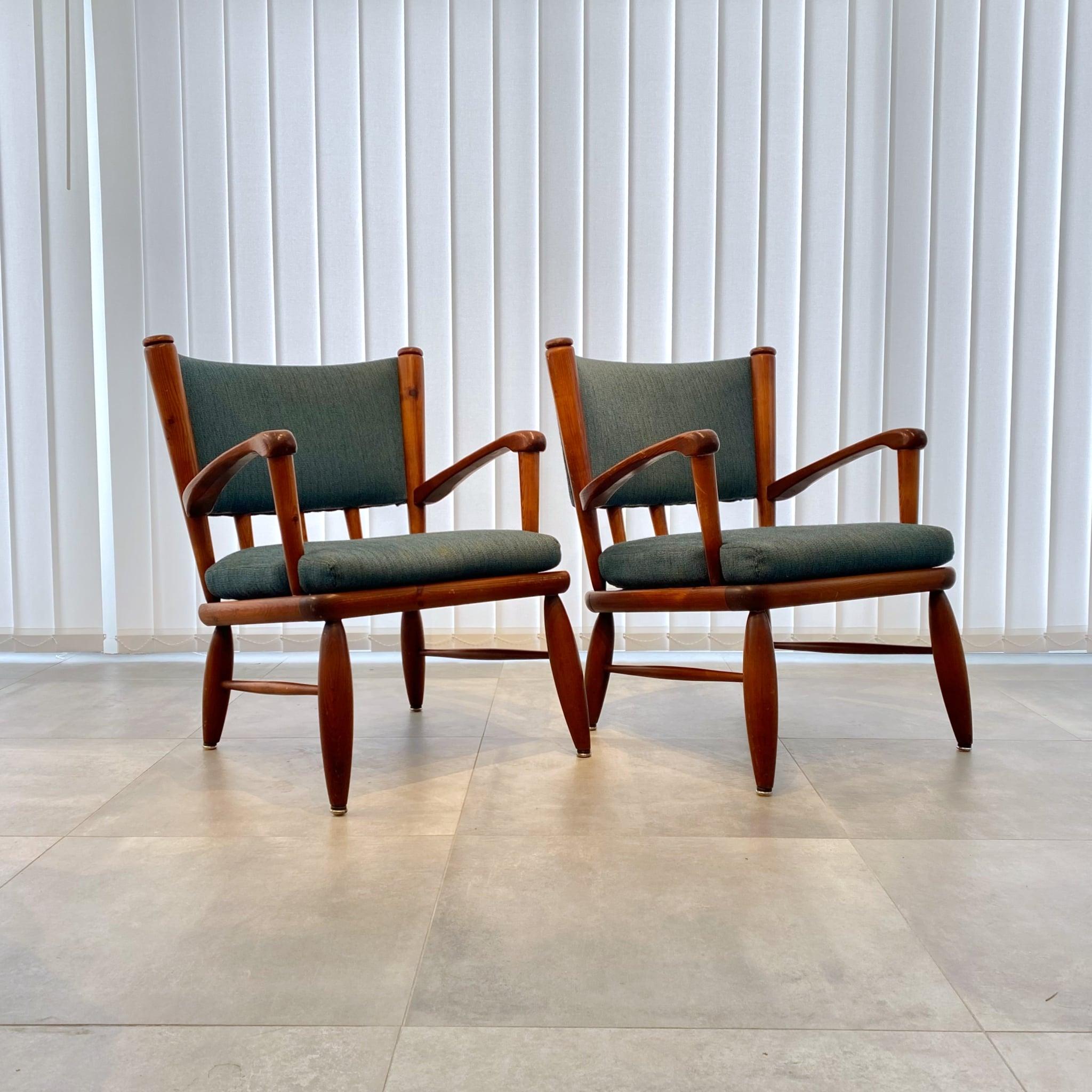 A pair of Säter armchairs designed by Gunnar Göpert in 1948 for the Swedish manufacturer Göperts Industri, Jönköping. Made from solid pine with original blue fabric. The model was showcased as news in a full-page ad in the design magazine Form in