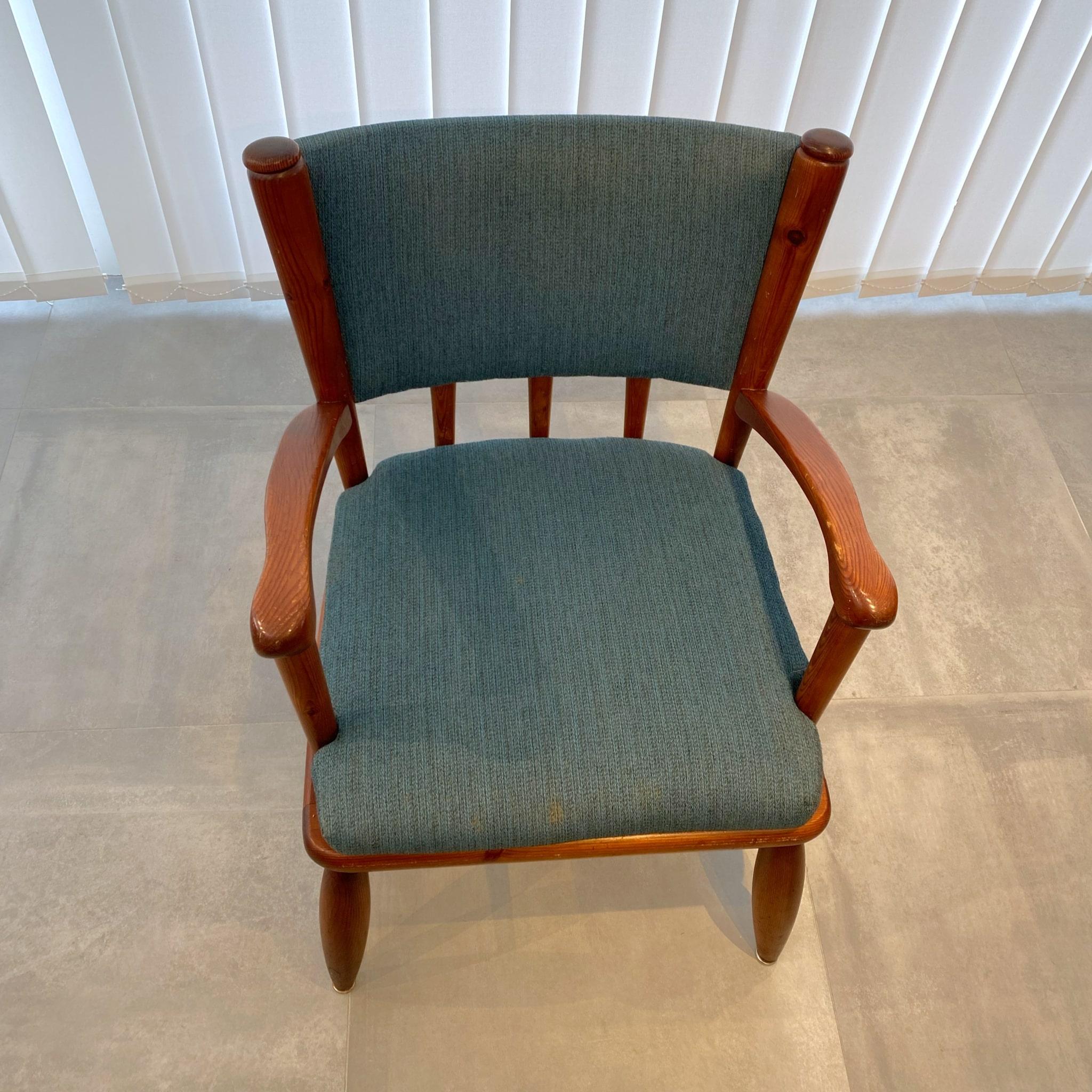 Gunnar Göpert a pair of pine easy chairs Säter, Göperts, Sweden, 1940s In Good Condition For Sale In Forserum, SE