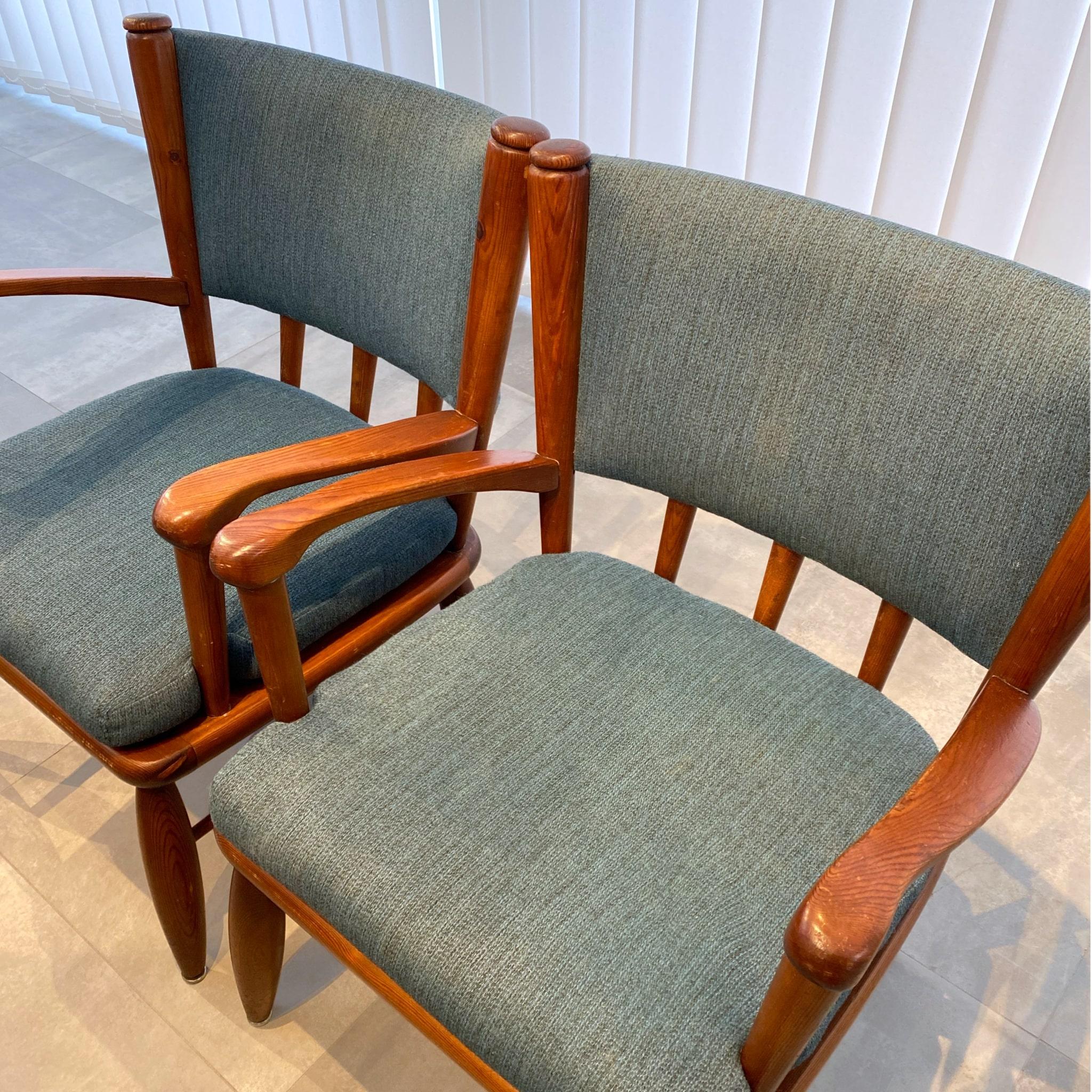 Textile Gunnar Göpert a pair of pine easy chairs Säter, Göperts, Sweden, 1940s For Sale
