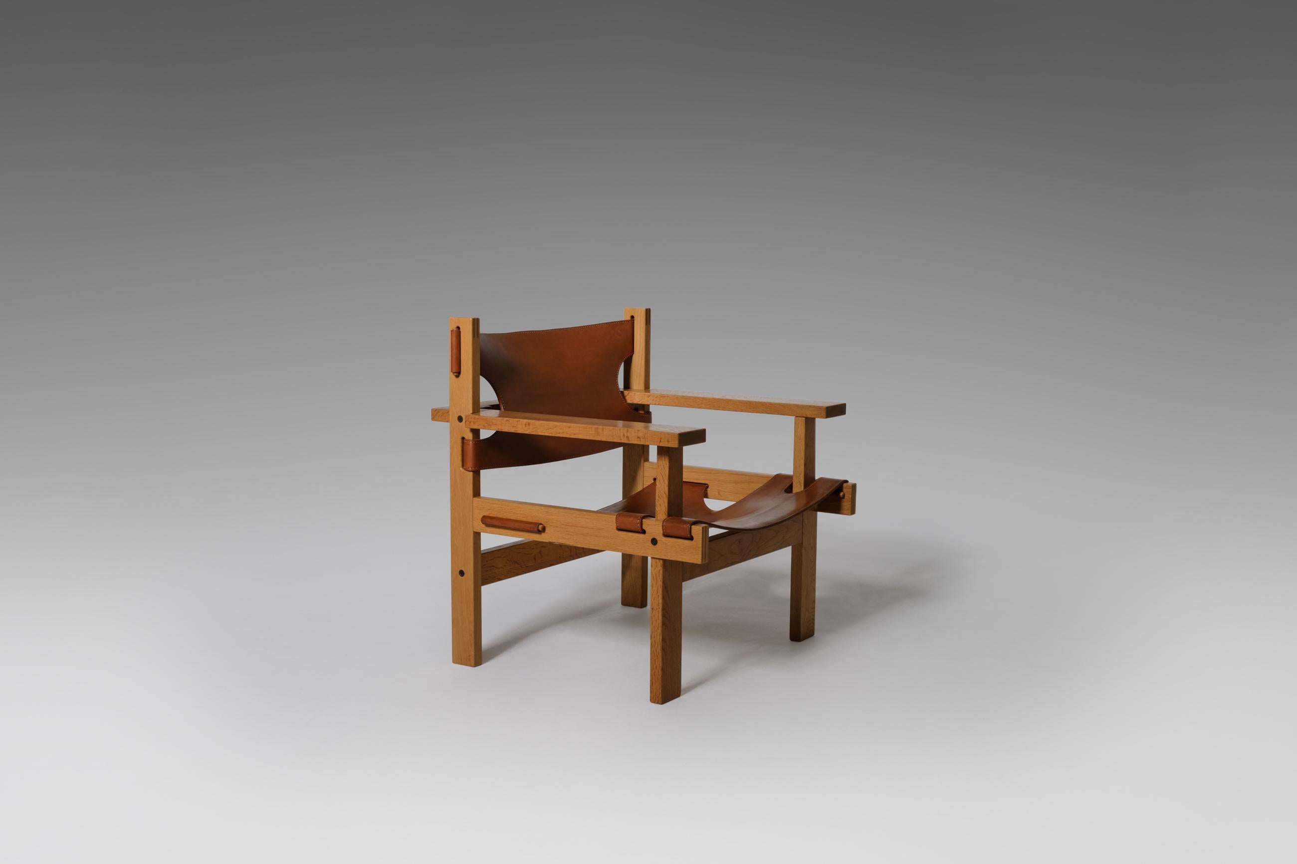 Rare ‘Höfðingjinginn’ or ‘Chief’ armchair by Gunnar H. Gudmondsson, Iceland 1961. Hard to find item of which the first prototype was made in 1959-1960. The chair is made from a rectangular solid oak frame, thick natural saddle leather and refined