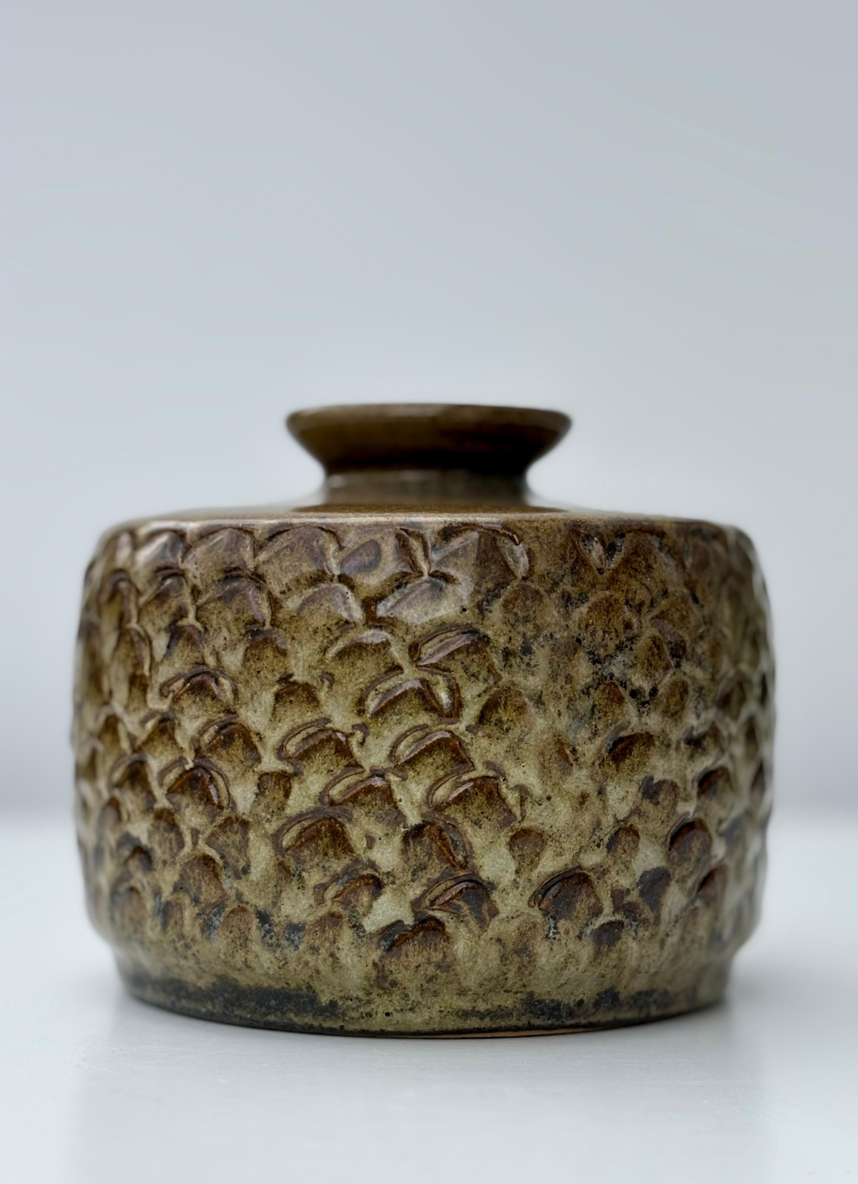 Gunnar Hansson Erdfarbene Vase im Salto-Stil, 1950er Jahre (Moderne der Mitte des Jahrhunderts) im Angebot