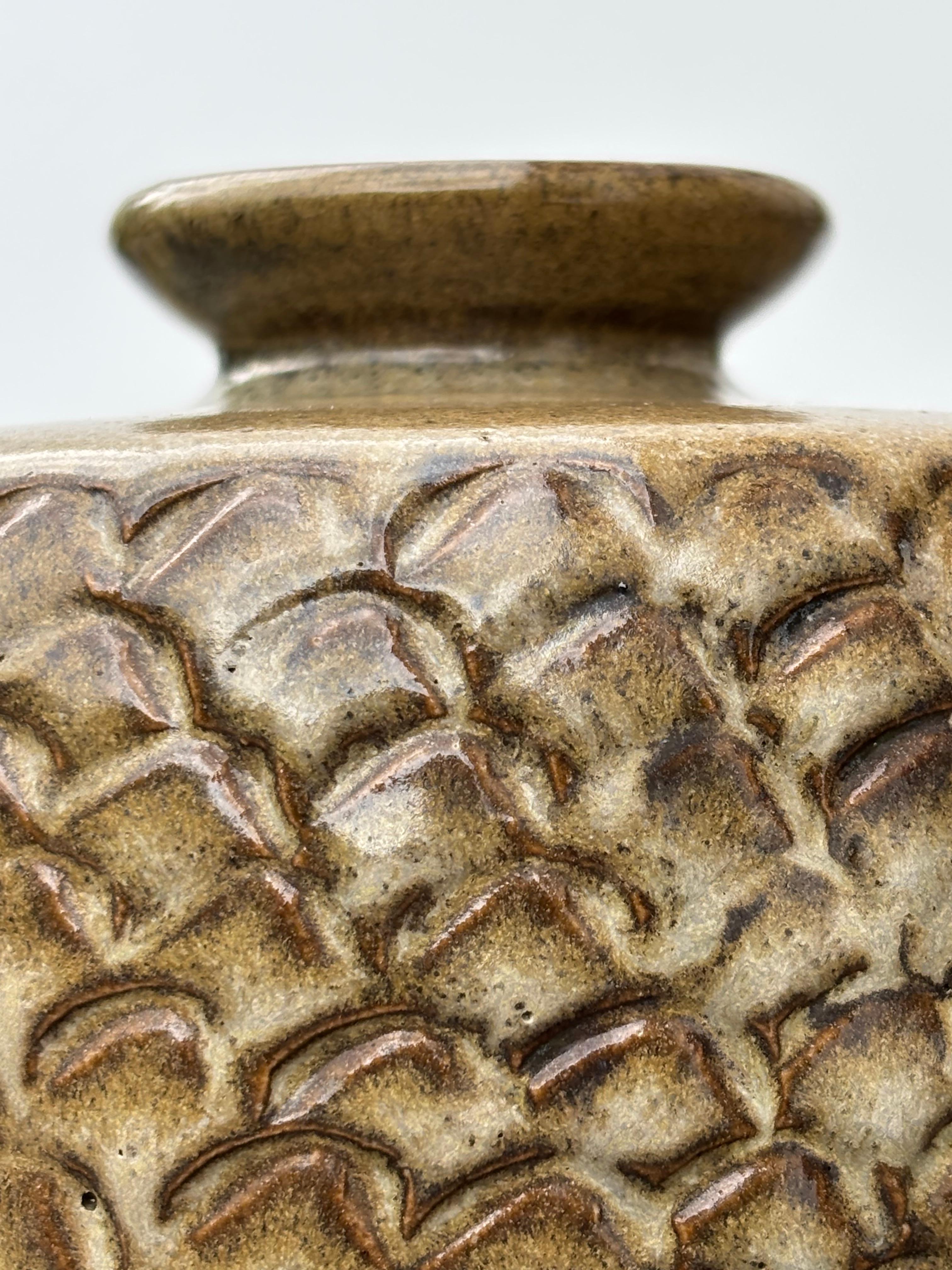 Gunnar Hansson Erdfarbene Vase im Salto-Stil, 1950er Jahre (Schwedisch) im Angebot