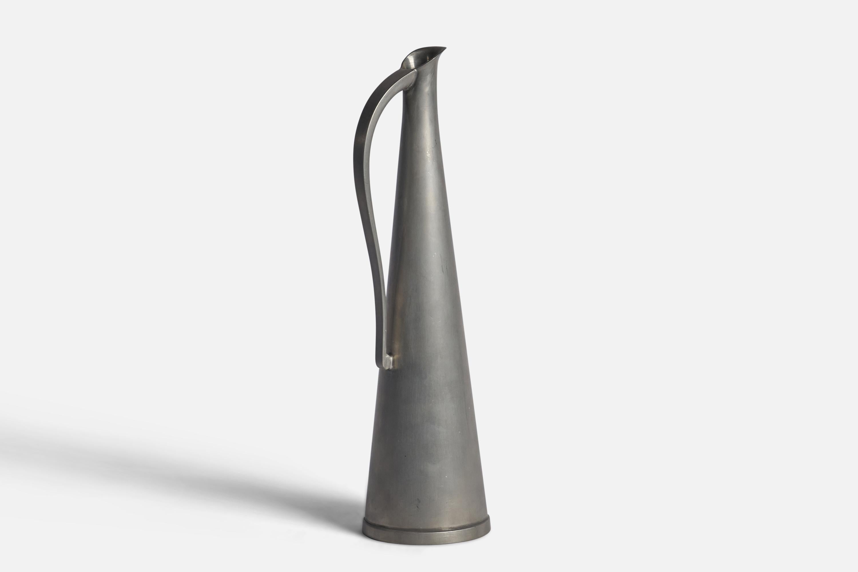 A pewter pitcher designed and produced by Gunnar Havstad, Norway, 1950s.
“Havstad 93% T” on bottom