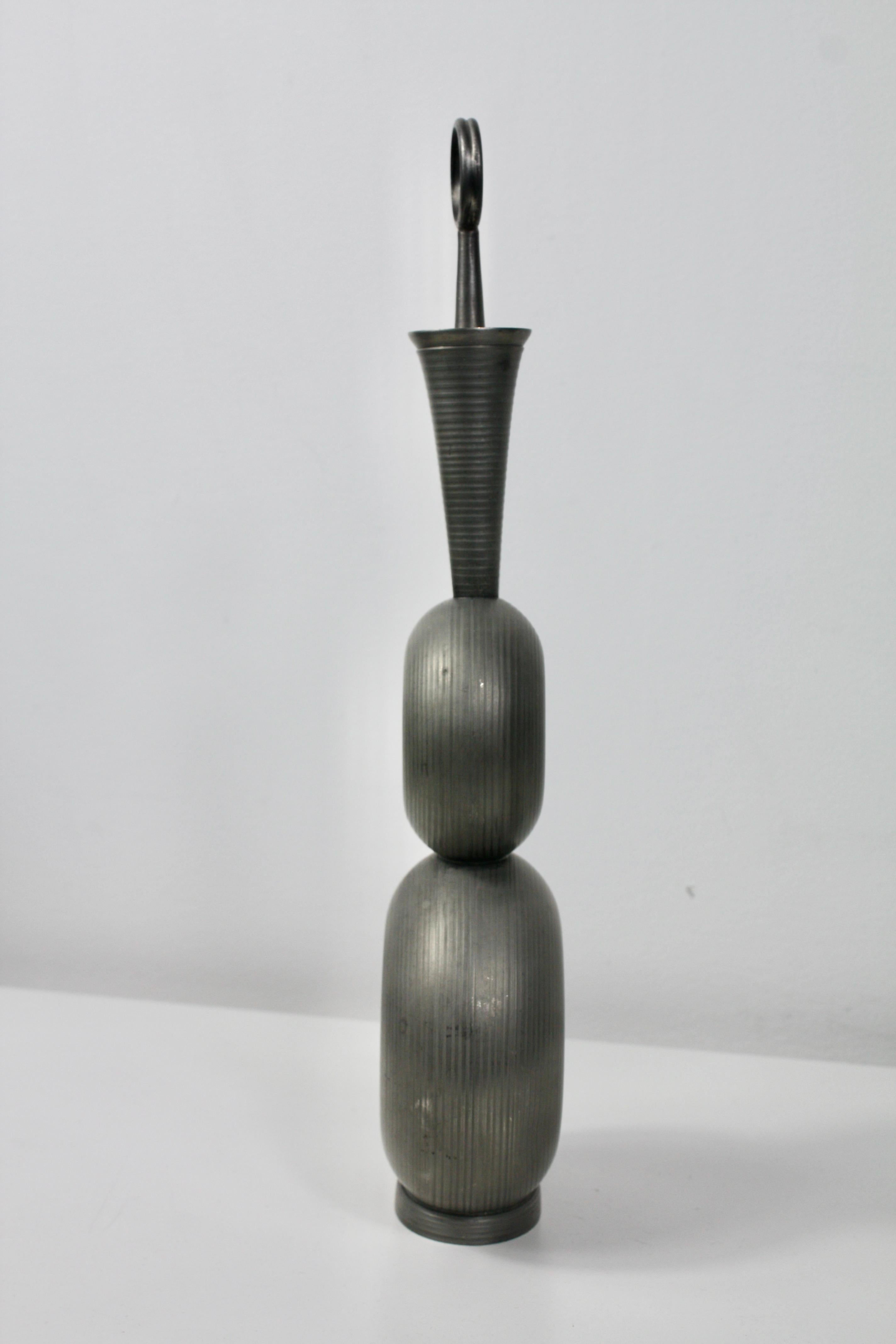 Norvegese Decanter scultoreo in peltro di Gunnar Havstad, Norvegia, 1950 in vendita