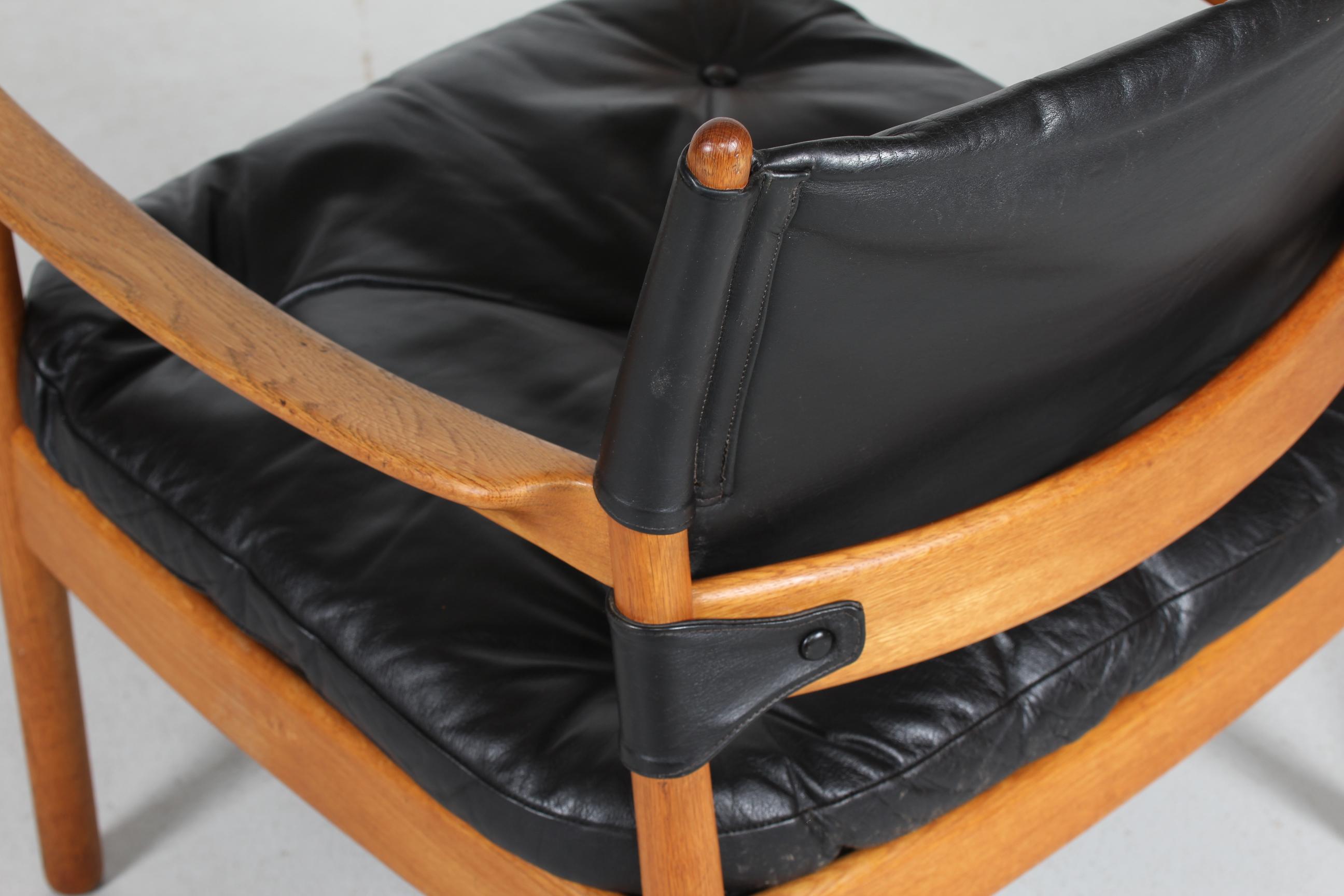 20th Century Gunnar Myrstrand Easy Chair of Oak and Black Leather by Källemo, Sweden