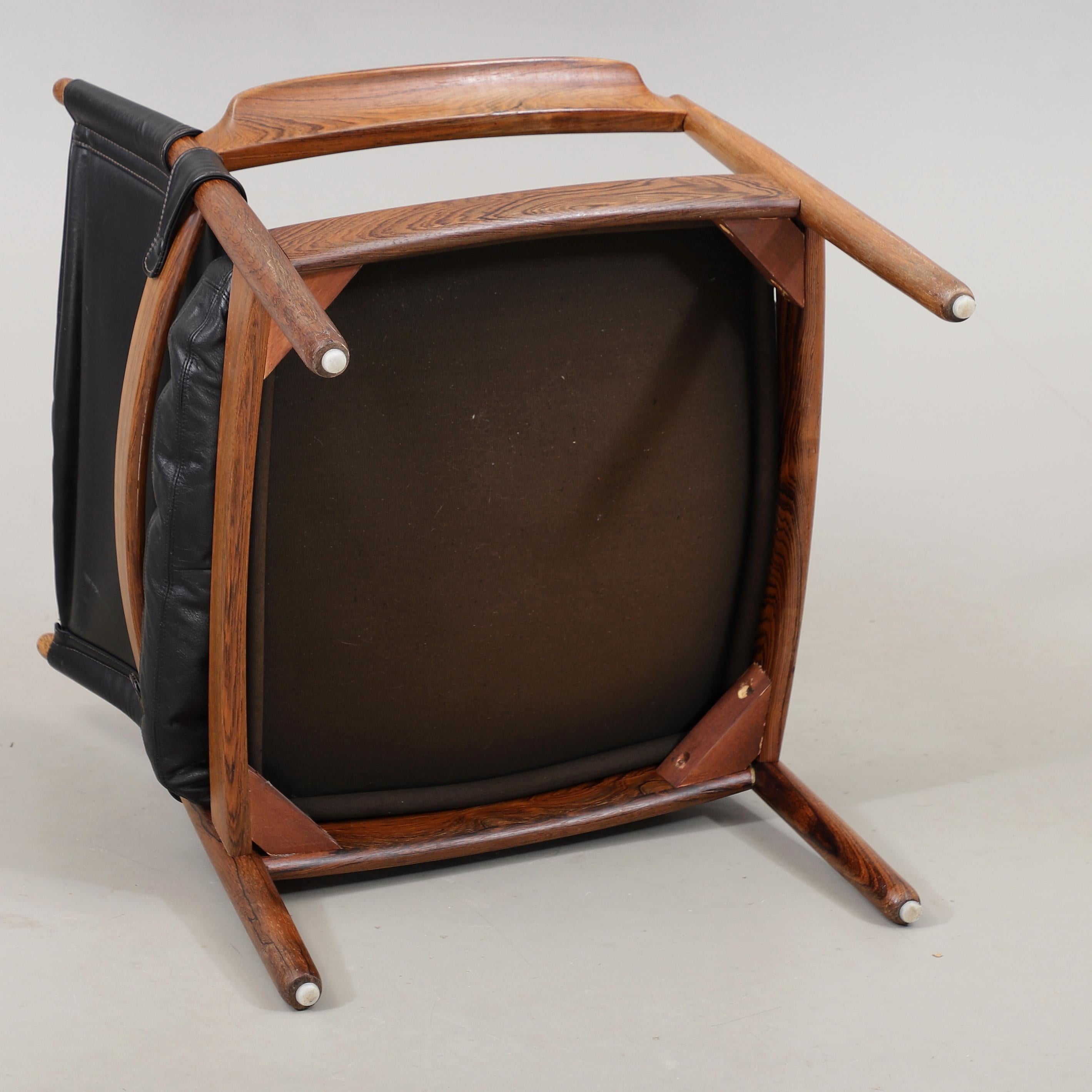 Armchair designed by gunnar myrstrand for the Swedish manufacturer for källemo möbelfabrik in the 1960s. Structure, base in rosewood, seat in leather. In good condition with minimal signs of wear visible in the photos. Conforms to vintage condition.