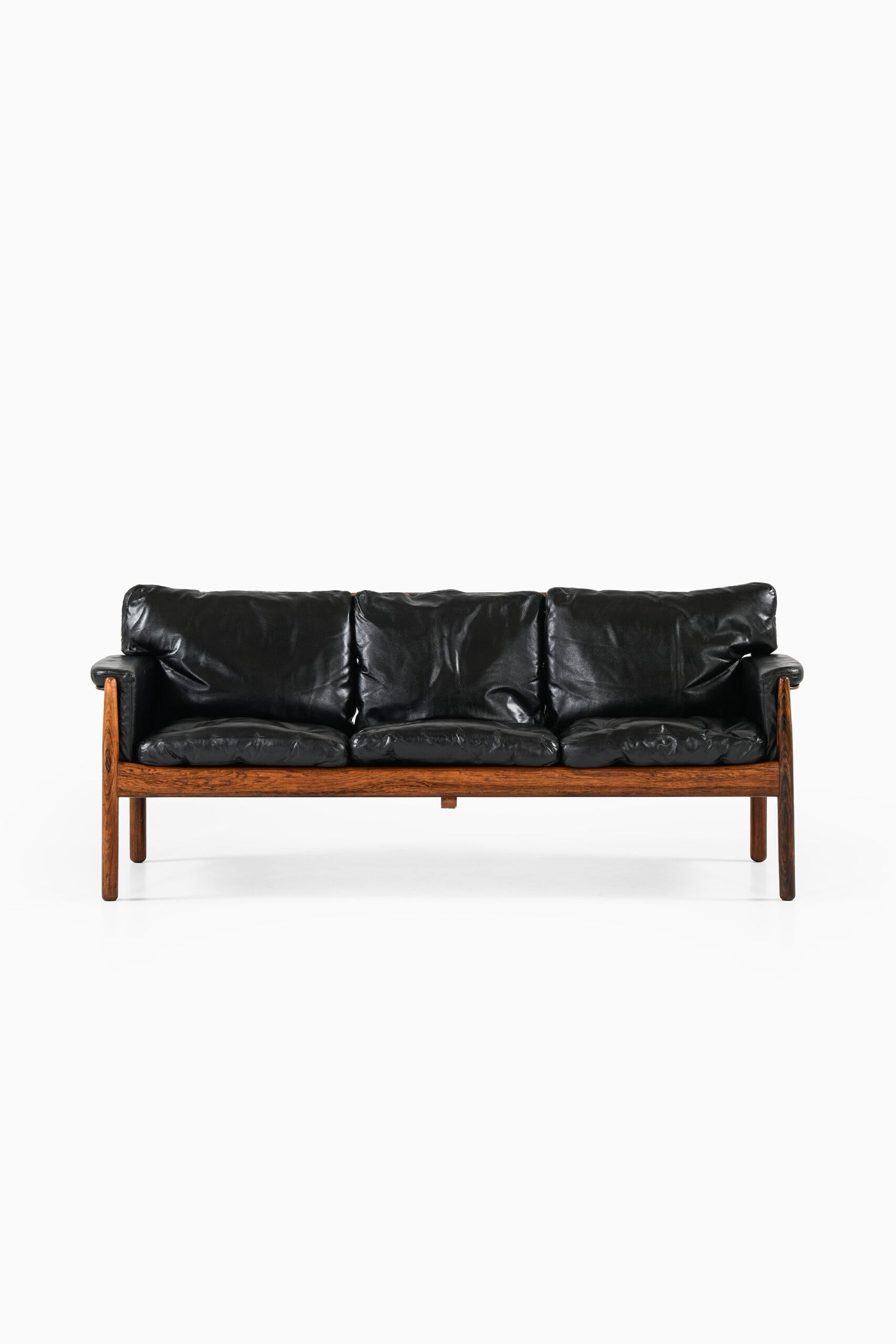 Gunnar Myrstrand Sofa Produced by Källemo in Sweden For Sale 3