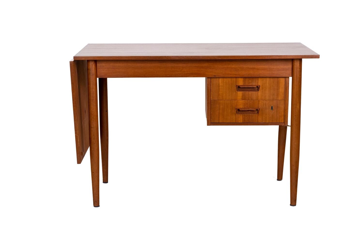 Gunnar Nielsen Tibergaard, attributed to. 

Desk in teak, rectangular in shape and with an extending top standing on a box made up of two drawers, with its teak chair with a curved backrest. Seat covered with white leather. Straight