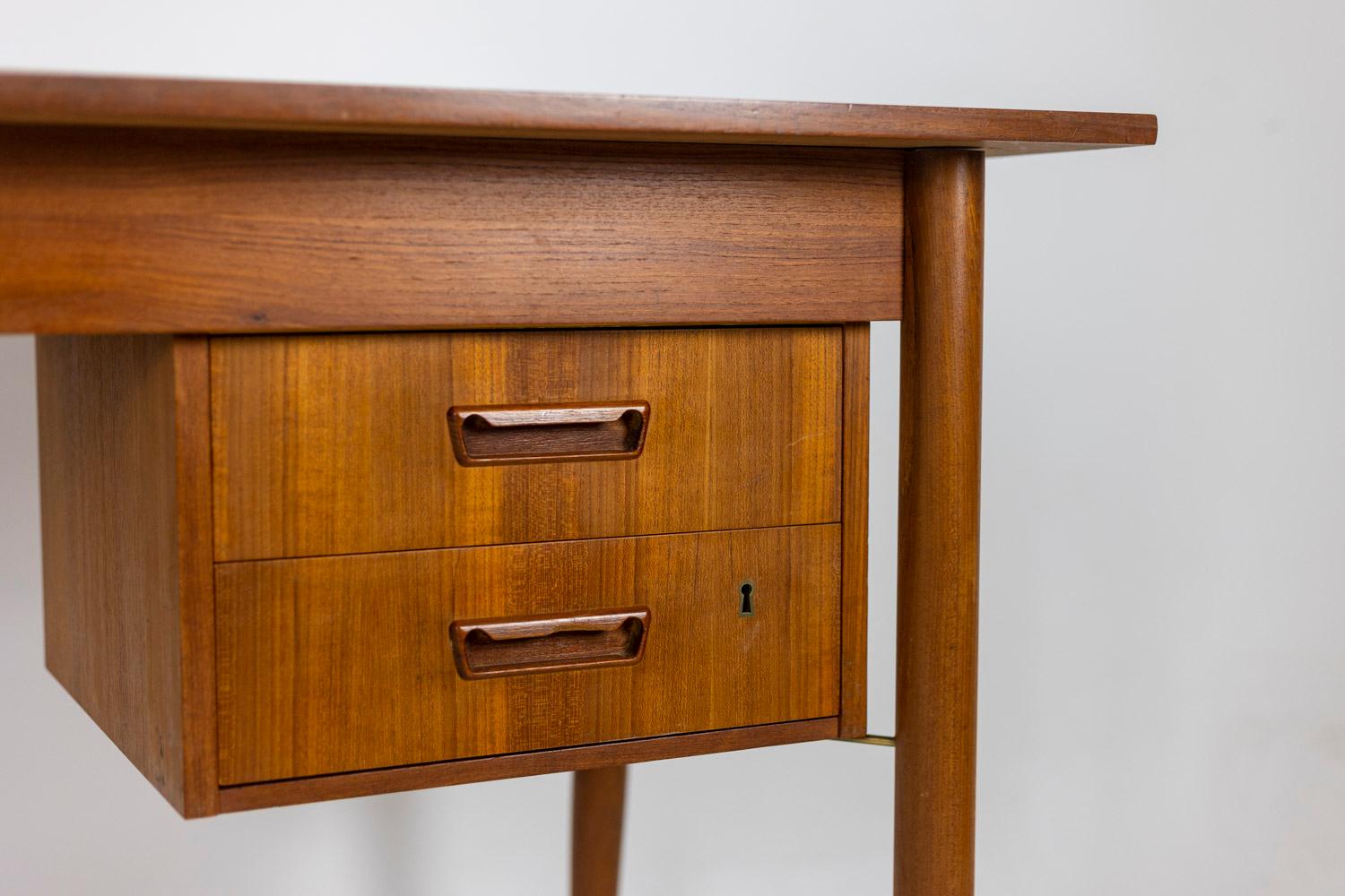 Gunnar Nielsen Tibergaard, Desk in Teck, 1960s In Excellent Condition In Saint-Ouen, FR