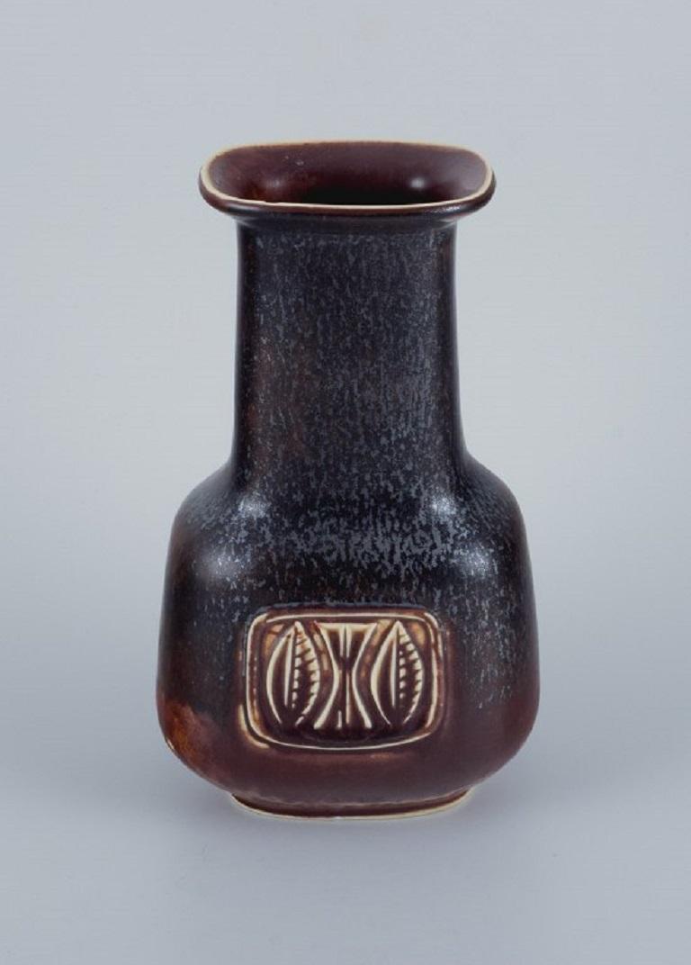 Gunnar Nyland for Rörstrand, ceramic vase with glaze in shades of brown.
Approx. 1960.
Marked.
In excellent condition.
Second factory quality.
Dimensions: H 20.0 x D 11.0 cm.