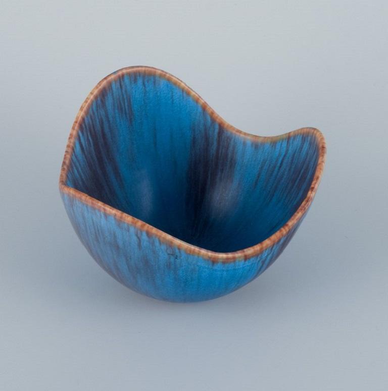 Gunnar Nylund (1904-1997) für Rörstrand, Keramikschale mit blauer und brauner Glasur (Skandinavische Moderne) im Angebot