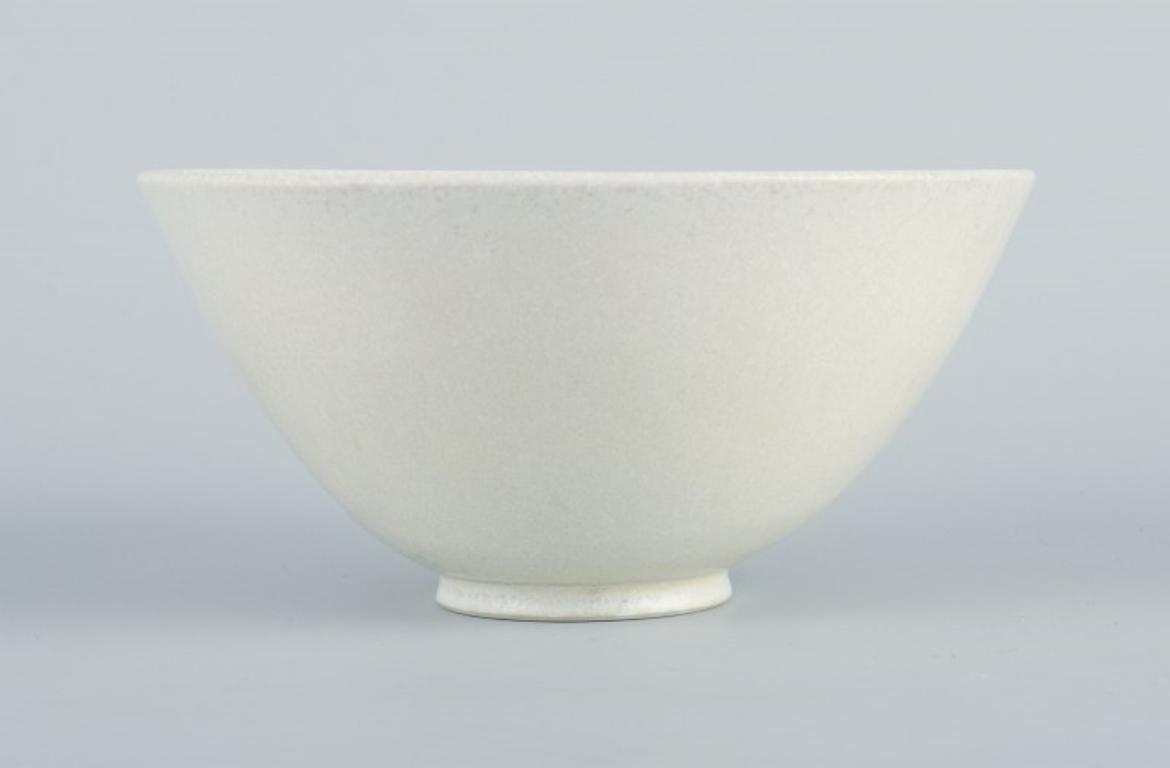 Gunnar Nylund (1904–1997) for Rörstrand.
Ceramic bowl in the eggshell glaze.
Mid-20th century.
In perfect condition.
Signed
Dimensions: H 5.9 x D 12.5 cm.