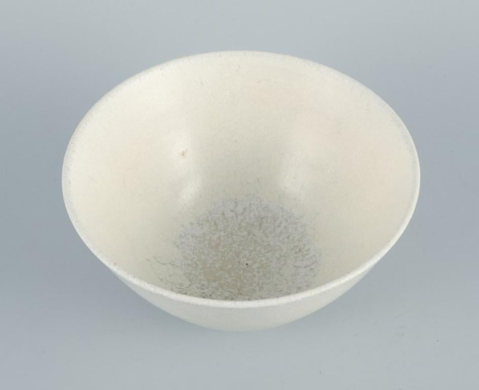 Scandinavian Modern Gunnar Nylund (1904–1997) for Rörstrand. Ceramic bowl in eggshell glaze.