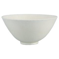 Gunnar Nylund (1904–1997) for Rörstrand. Ceramic bowl in eggshell glaze.