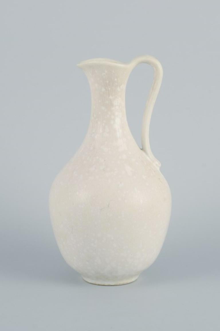 Gunnar Nylund (1904–1997) for Rörstrand. Jug in the eggshell glaze.
Mid-20th century.
In perfect condition.
Marked
Dimensions: H 18.0 x W 9.0 cm.