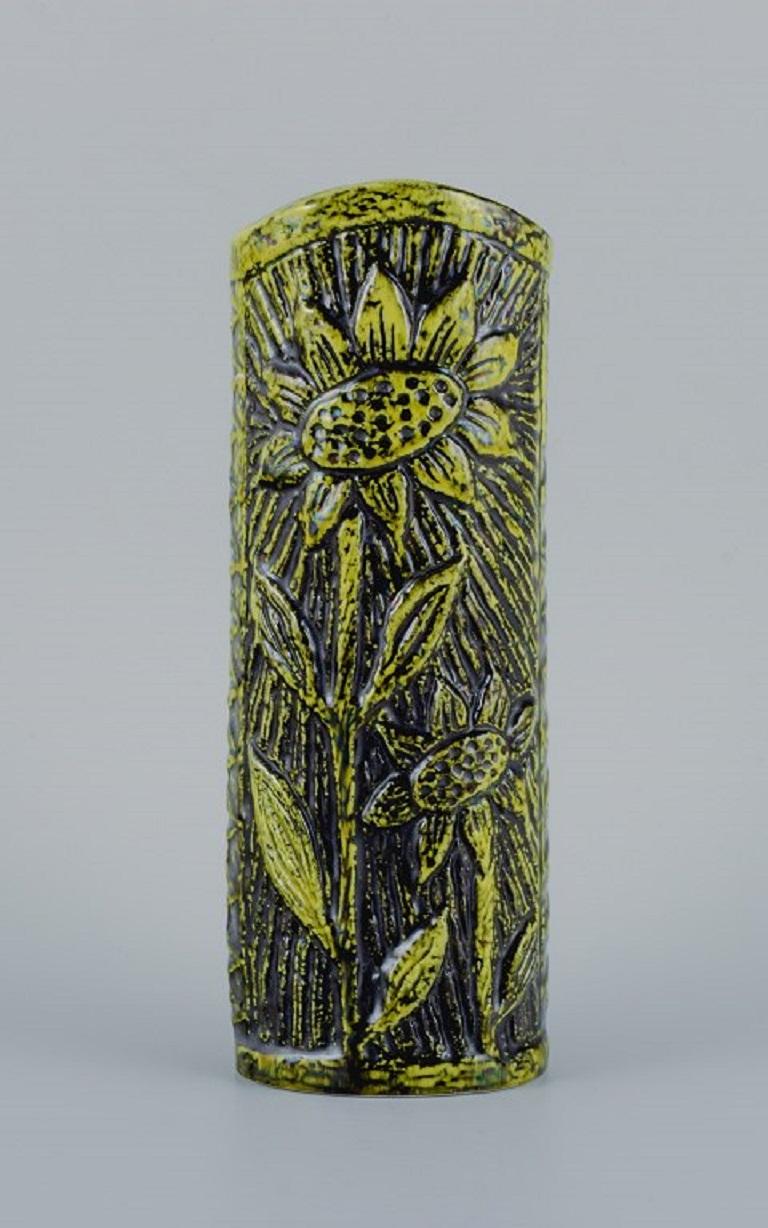 Gunnar Nylund (1904-1997) for Rörstrand.
Ceramic vase hand-decorated with sunflowers in black and green-yellow glaze.
1960s.
In perfect condition.
Marked.
Dimensions: H 23.5 x D 9.0 cm.