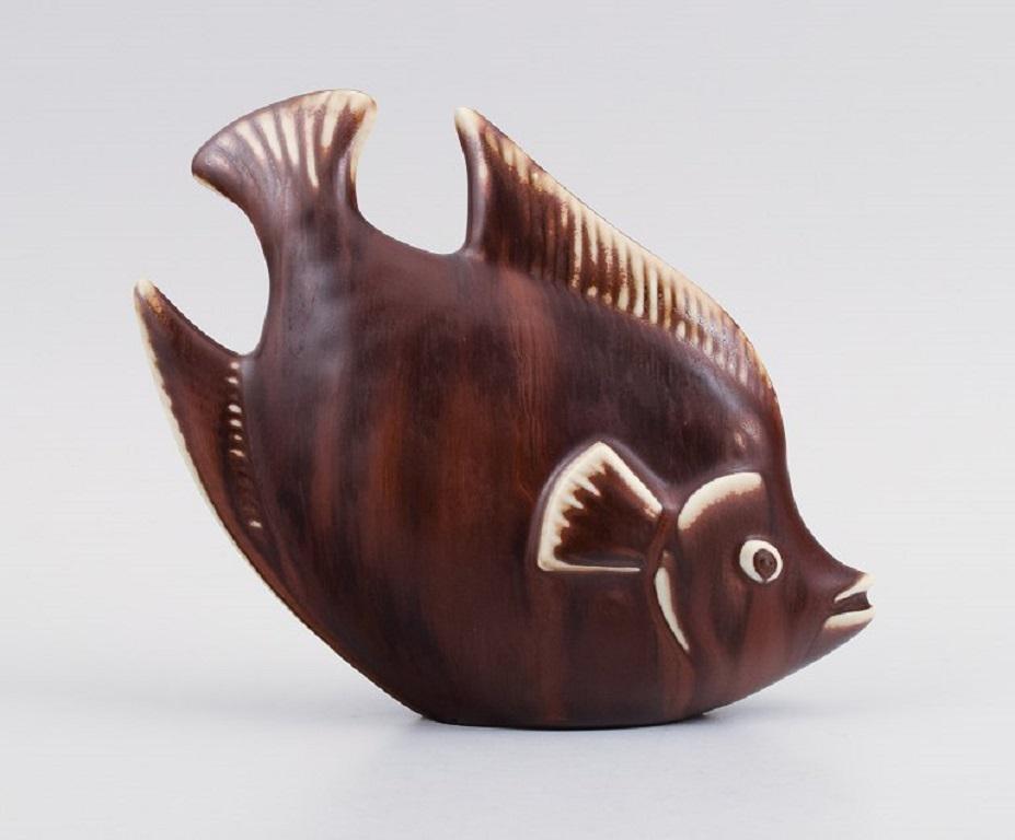Gunnar Nylund (1904-1997) for Rörstrand. Fish in glazed ceramics. 
Beautiful glaze in brown shades. Mid-20th century.
Measuring: L 17 cm. x H 14,5 cm.
In excellent condition.
Signed.
1st factory quality.
 